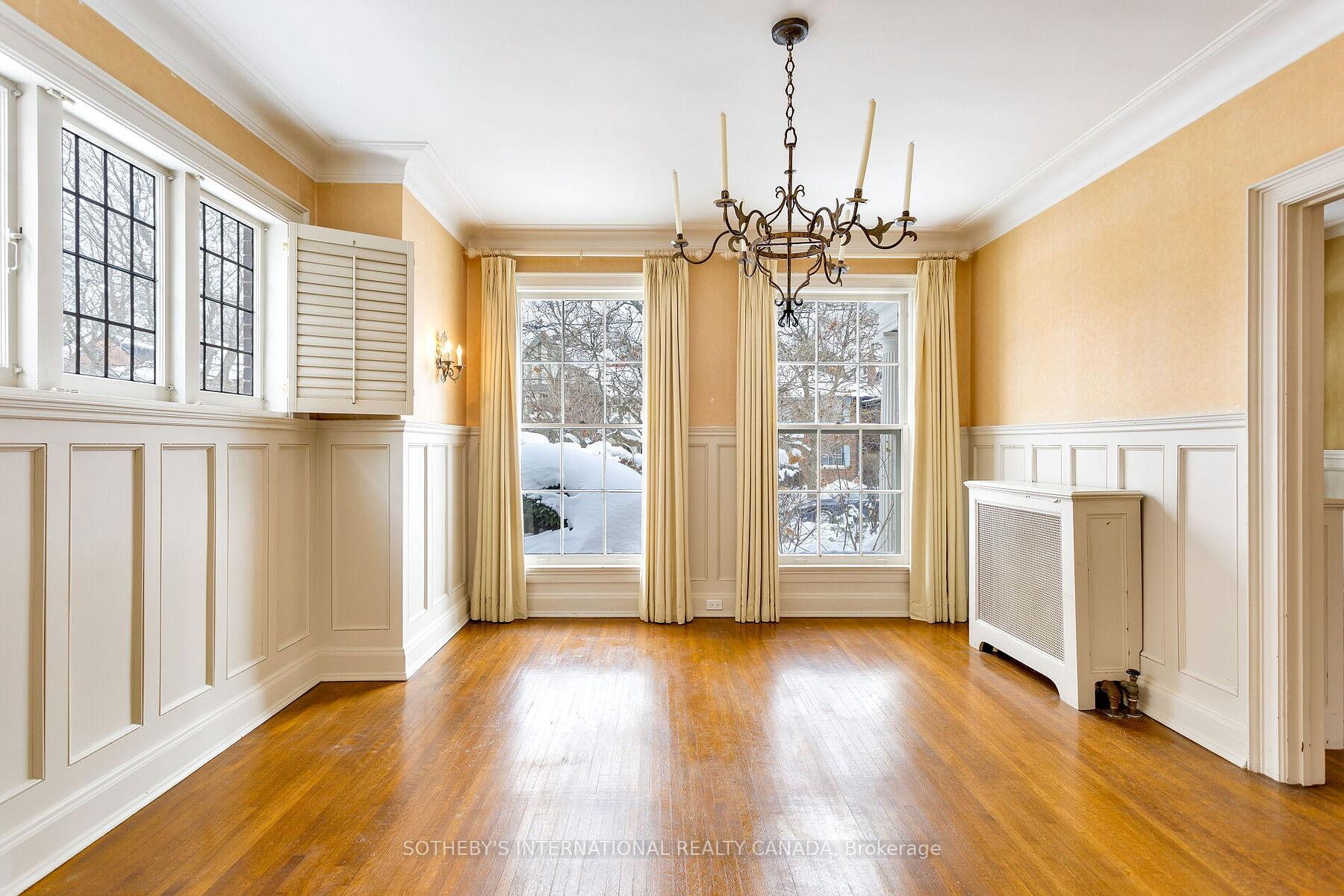 16 Rose Park Crescent