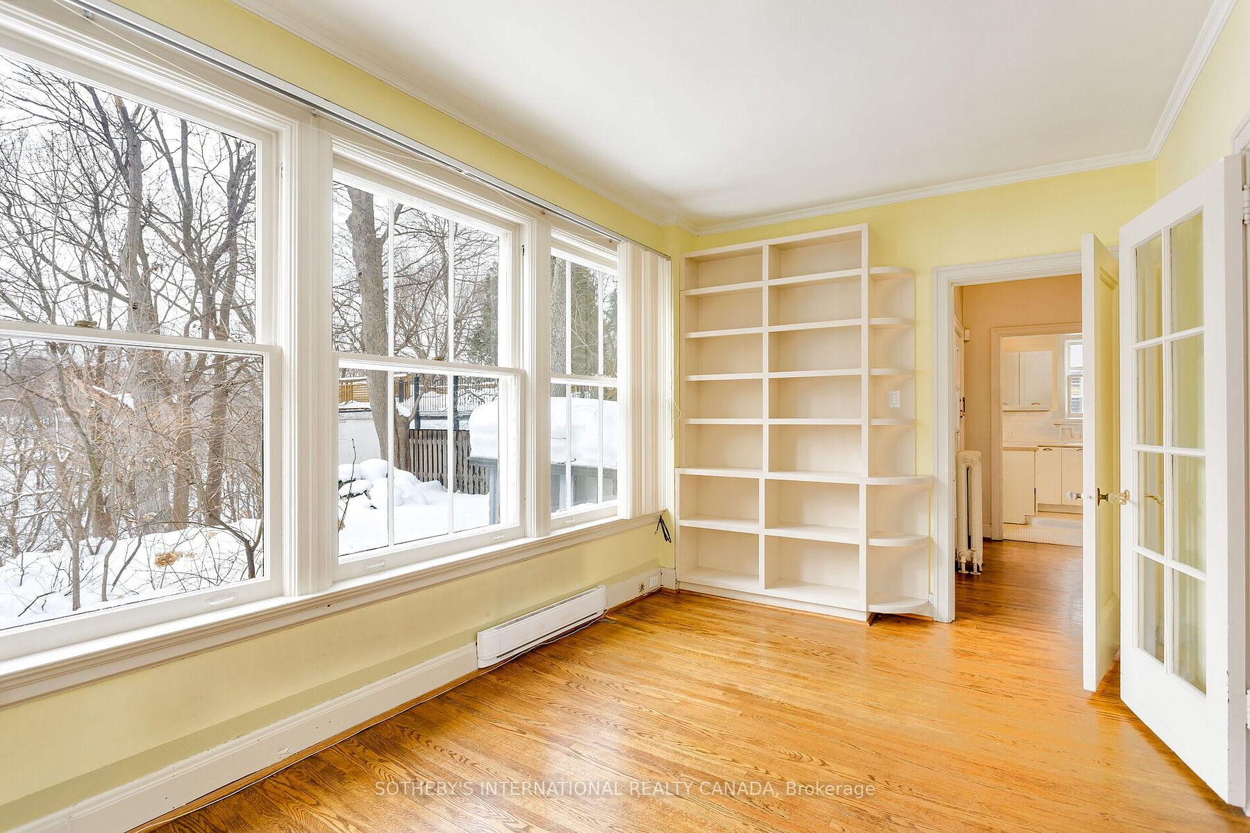 16 Rose Park Crescent