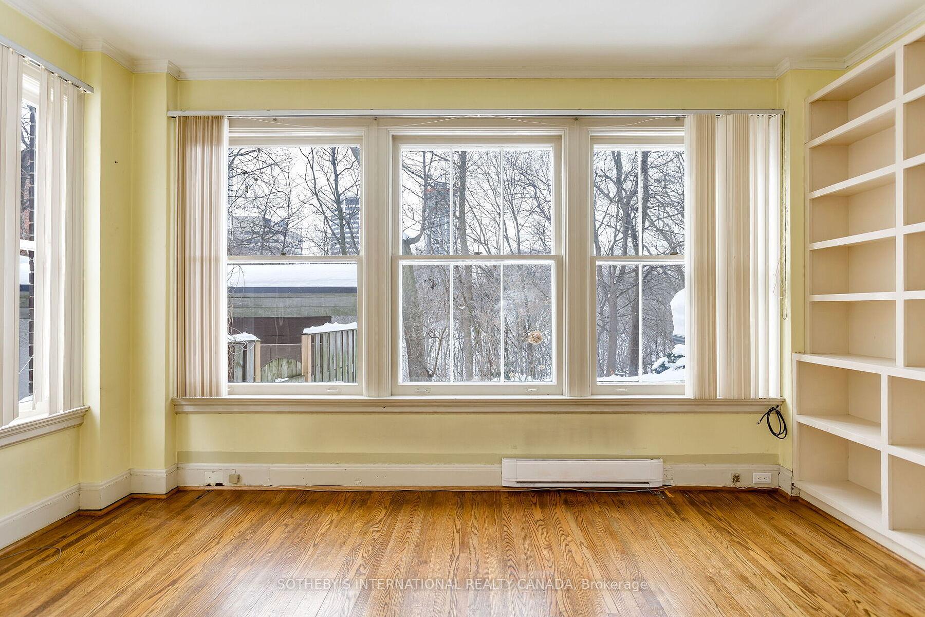 16 Rose Park Crescent