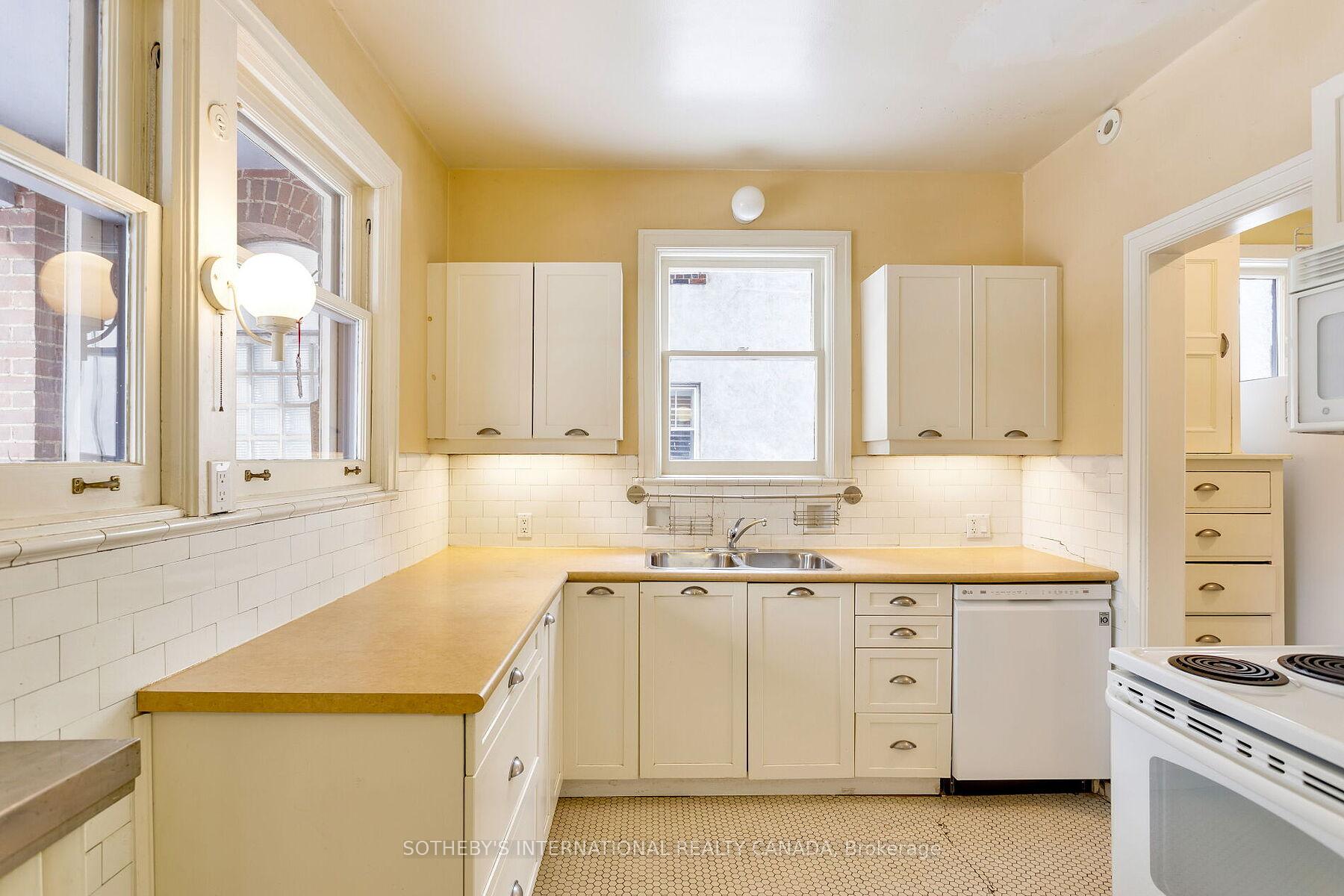 16 Rose Park Crescent