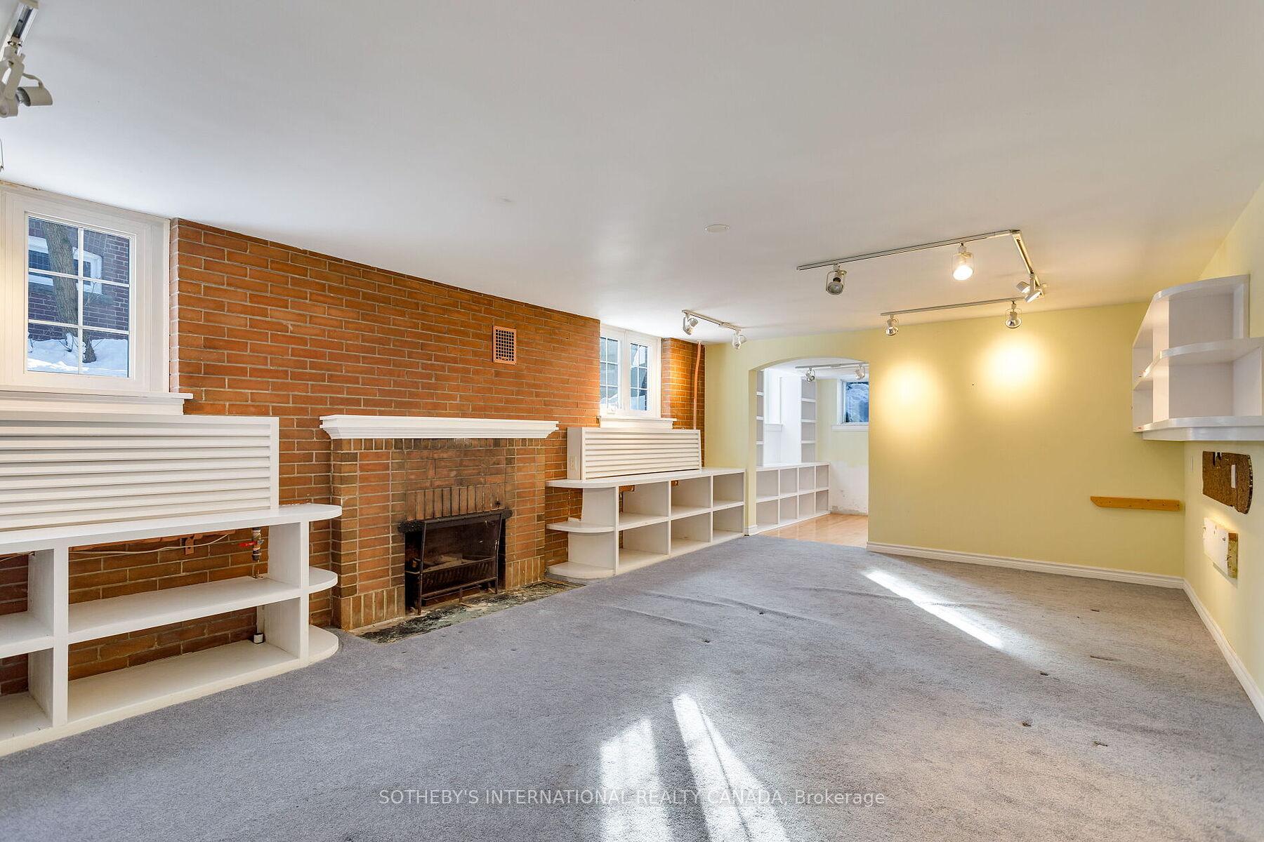 16 Rose Park Crescent