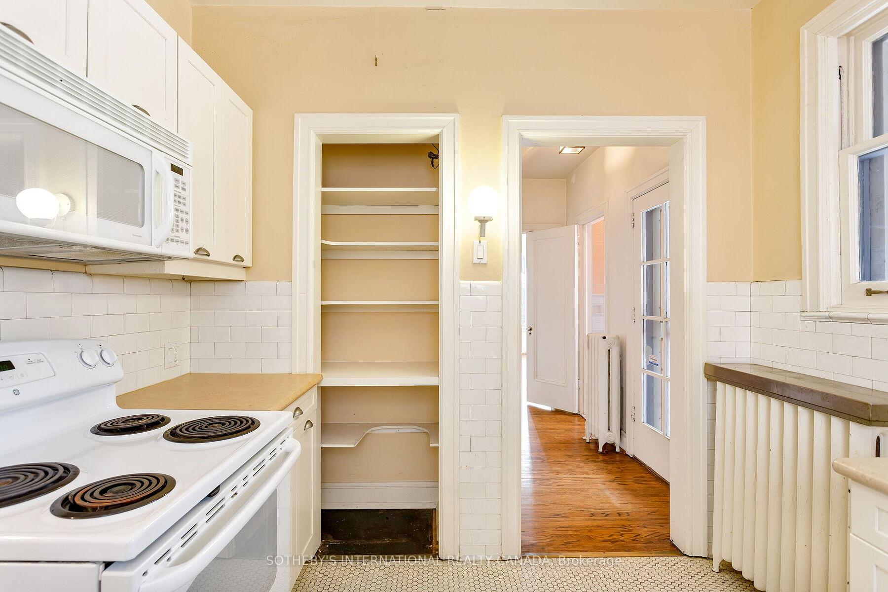 16 Rose Park Crescent