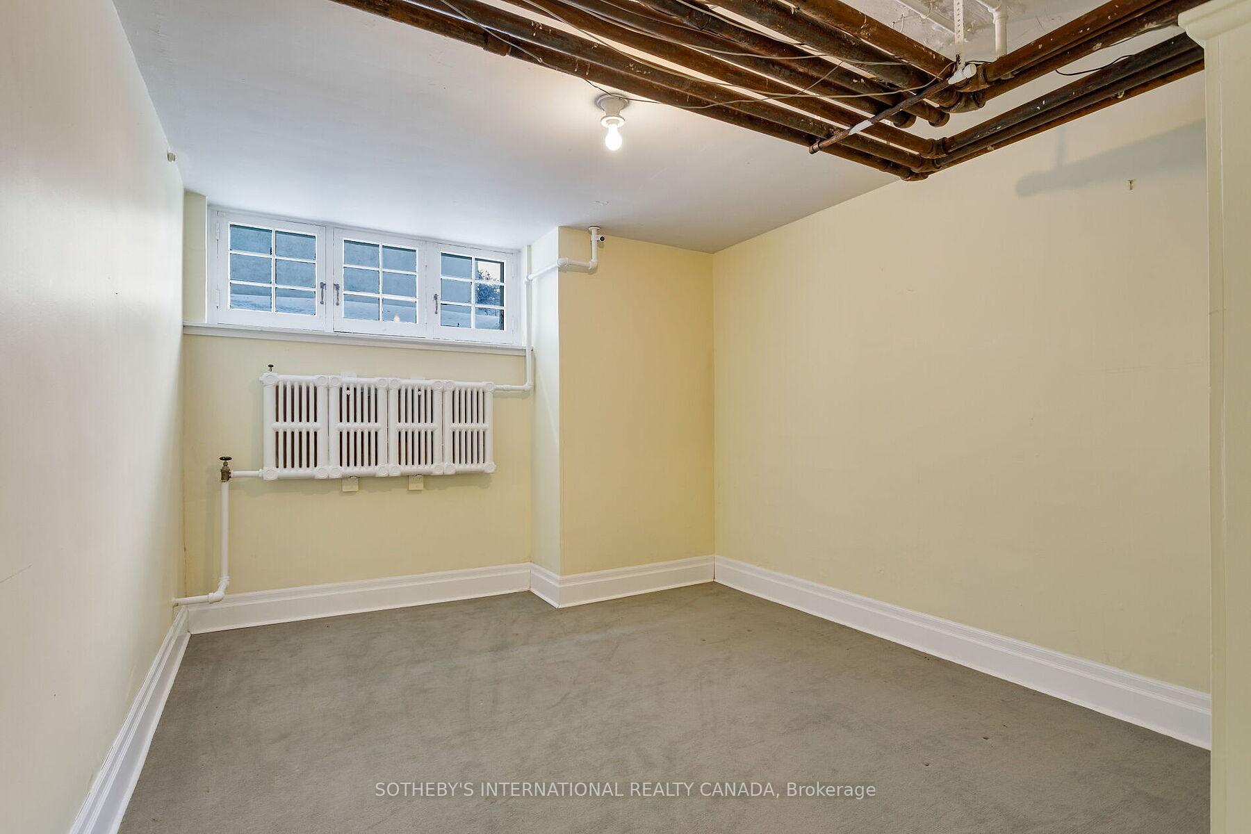 16 Rose Park Crescent