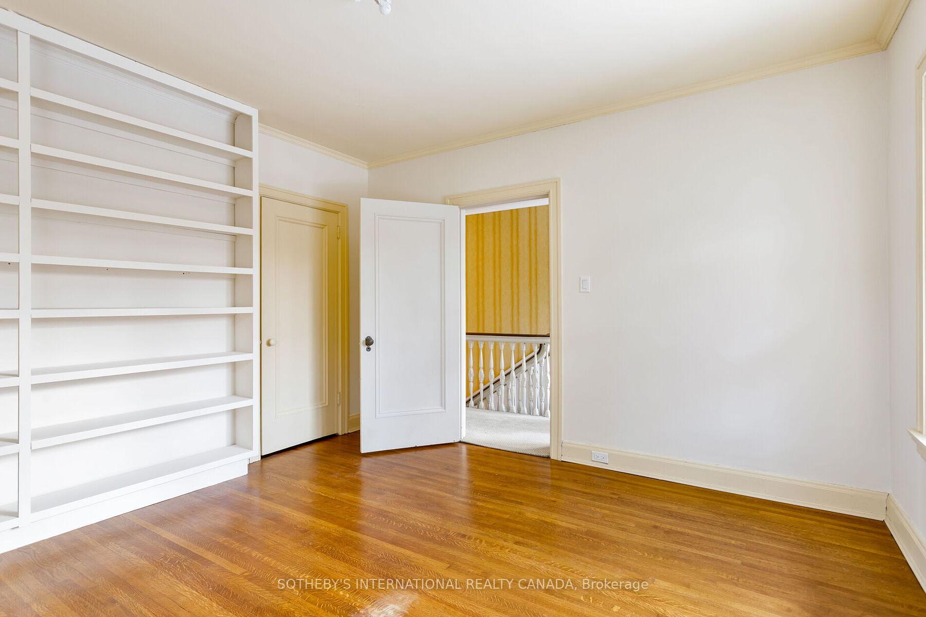 16 Rose Park Crescent