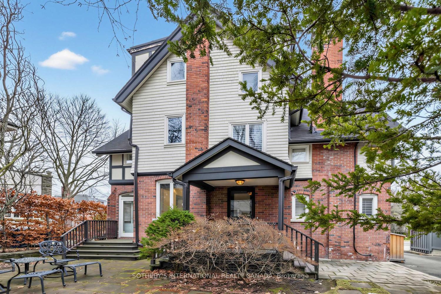 136 Roxborough Drive