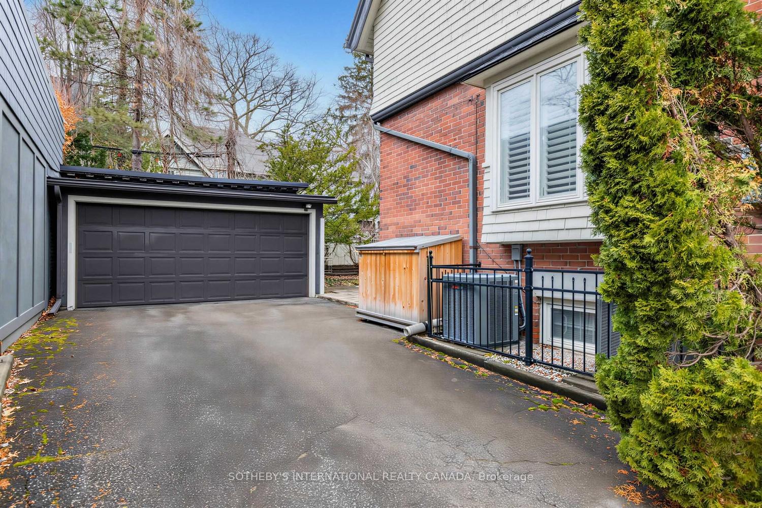 136 Roxborough Drive