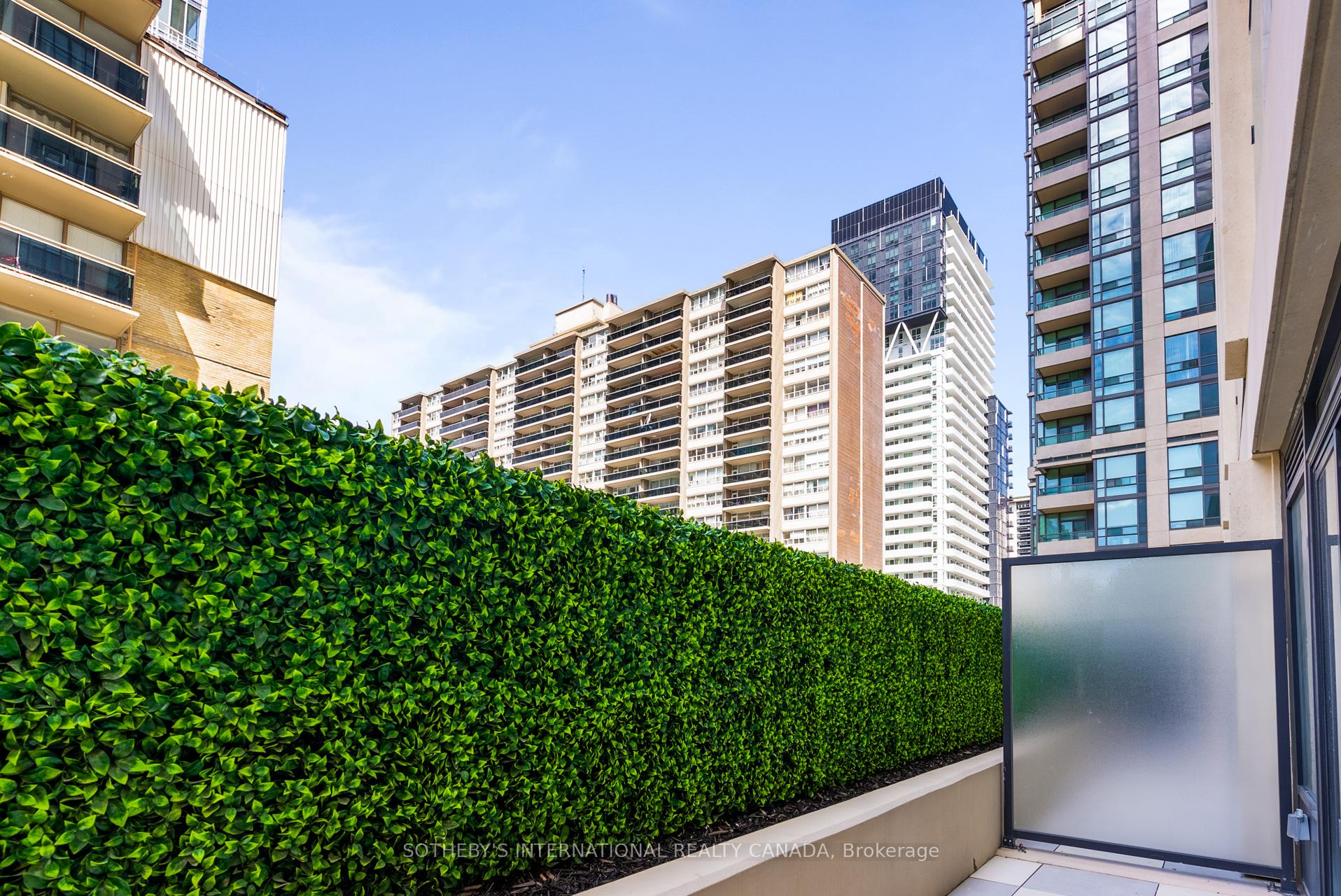 200 Redpath Avenue 305