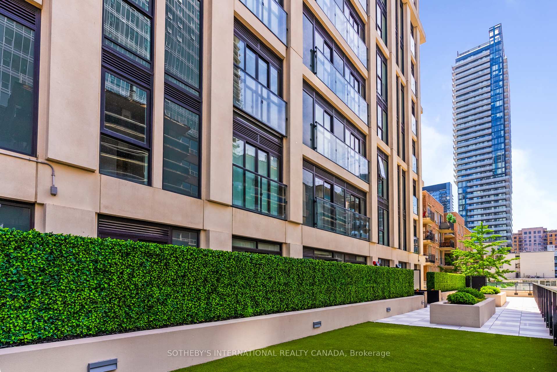 200 Redpath Avenue 804