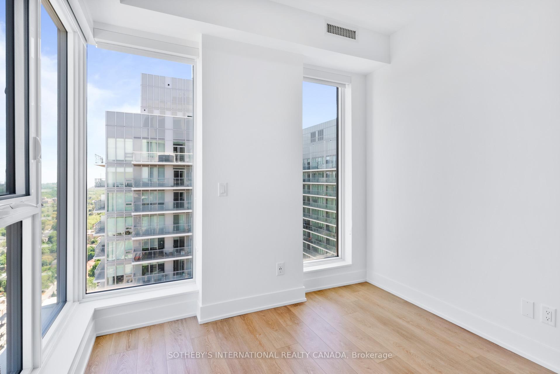 200 Redpath Avenue 1605