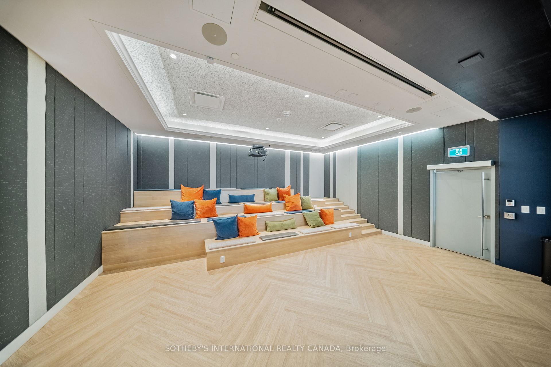 484 Spadina Avenue 703