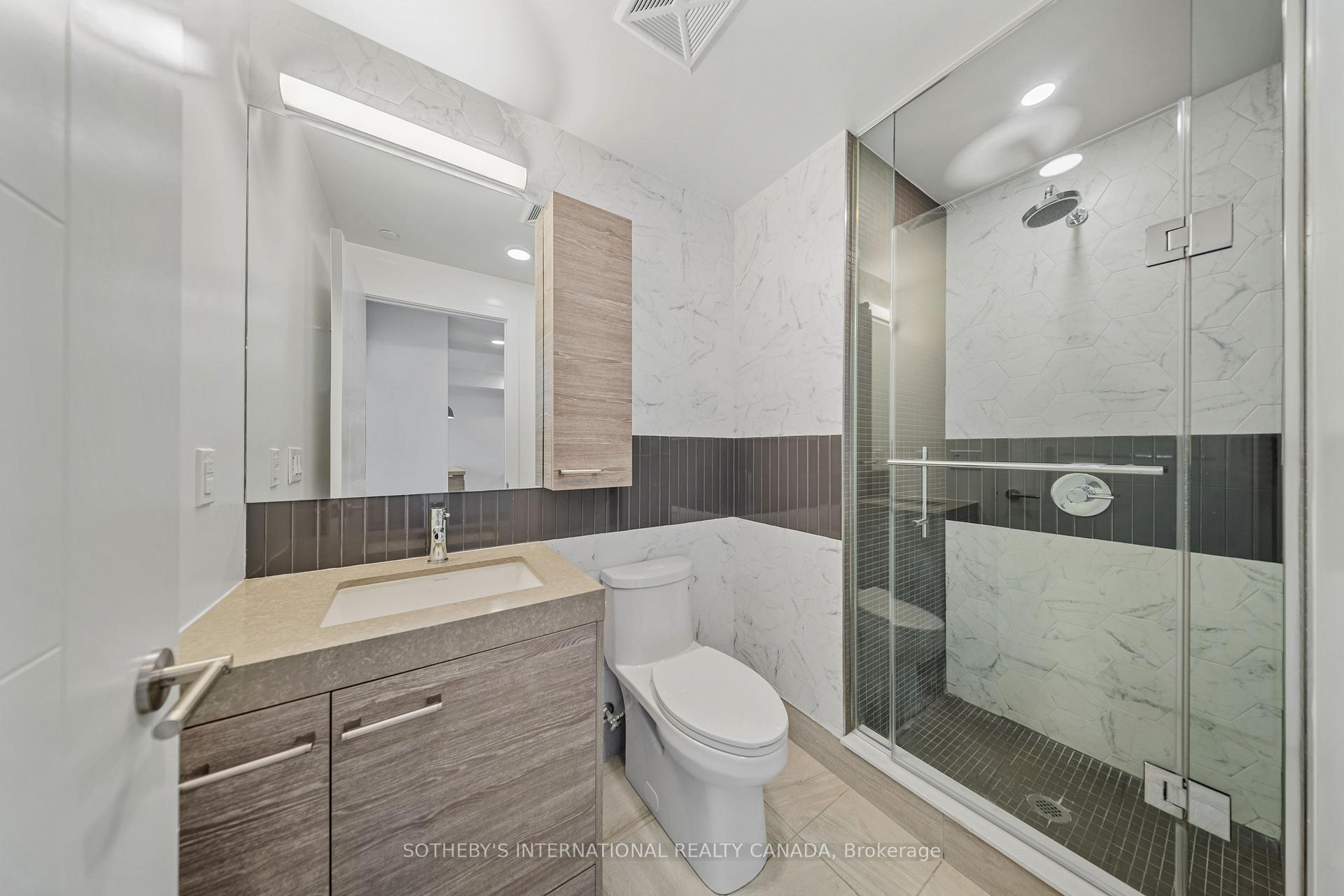 484 Spadina Avenue 204