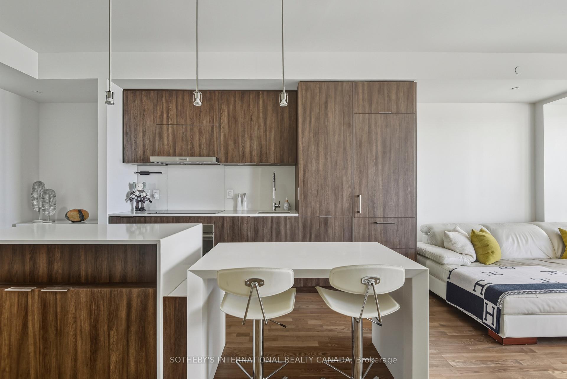 1 Bloor Street E 2712