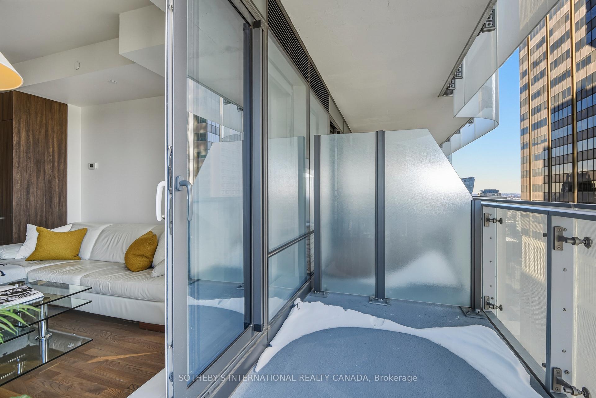 1 Bloor Street E 2712