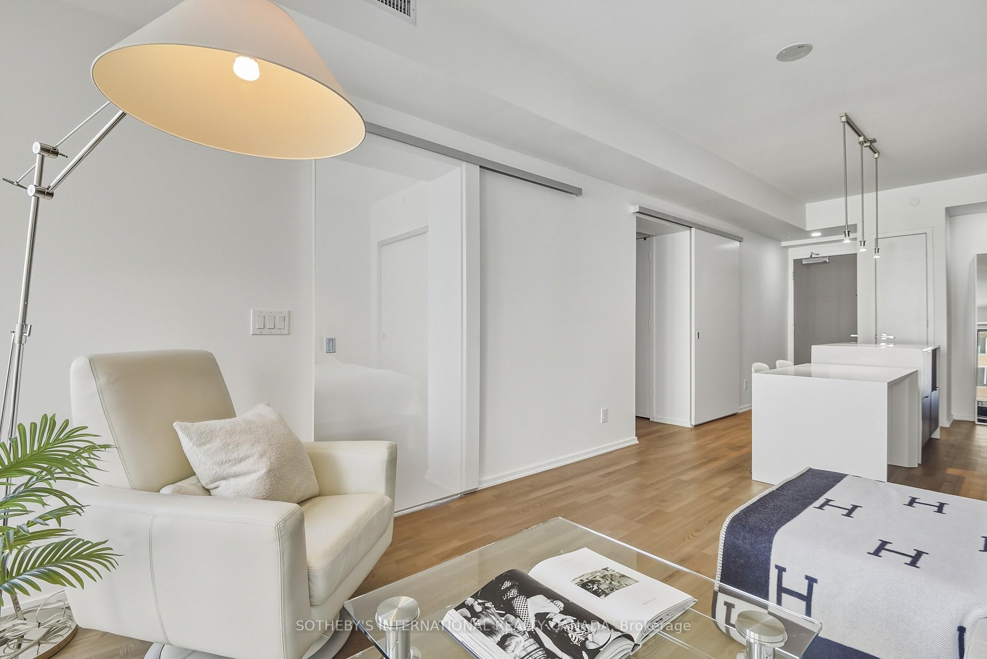 1 Bloor Street E 2712