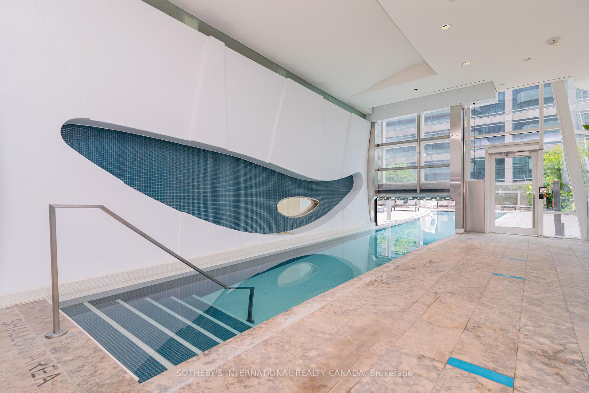 1 Bloor Street E 2712