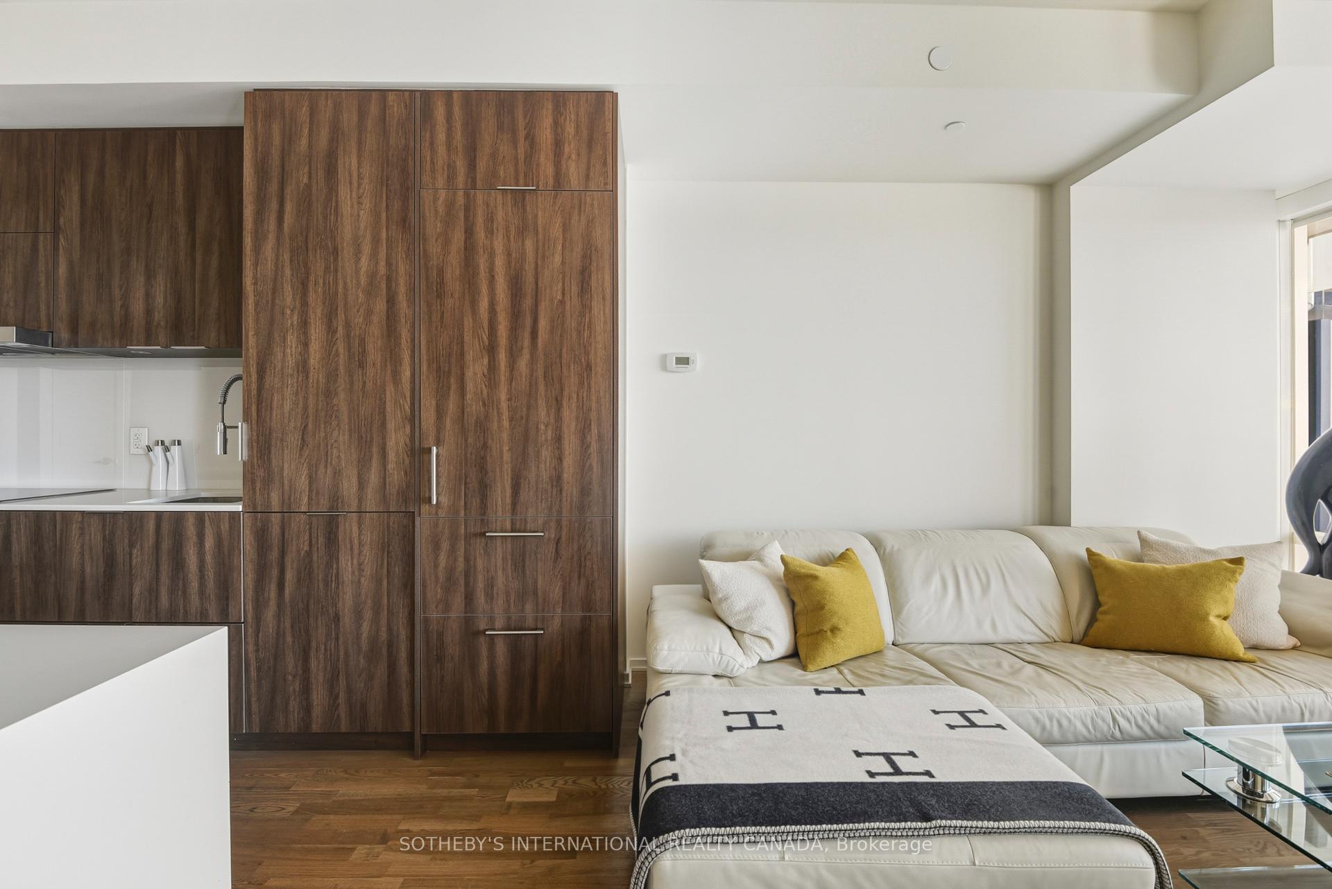 1 Bloor Street E 2712