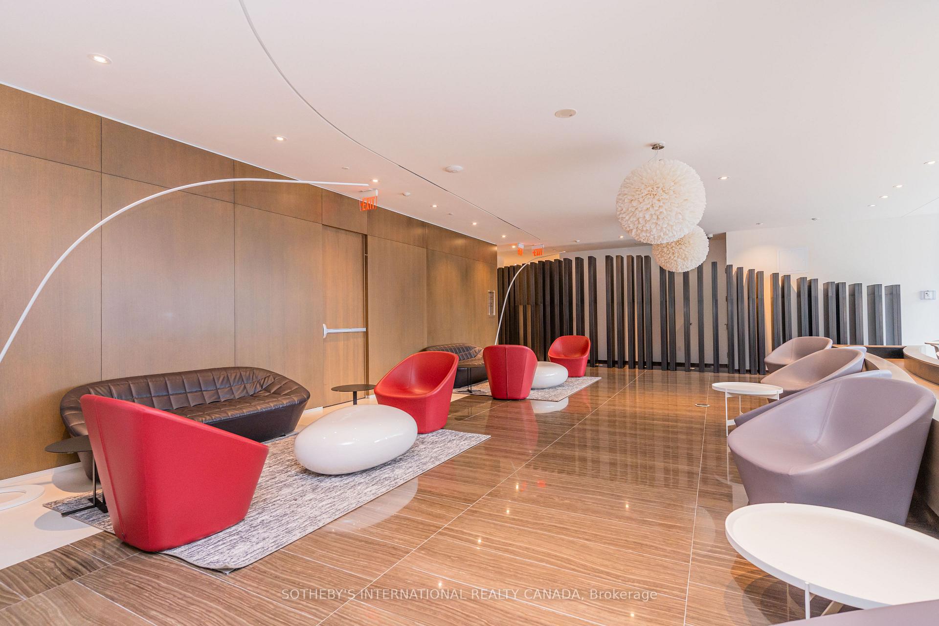 1 Bloor Street E 2712