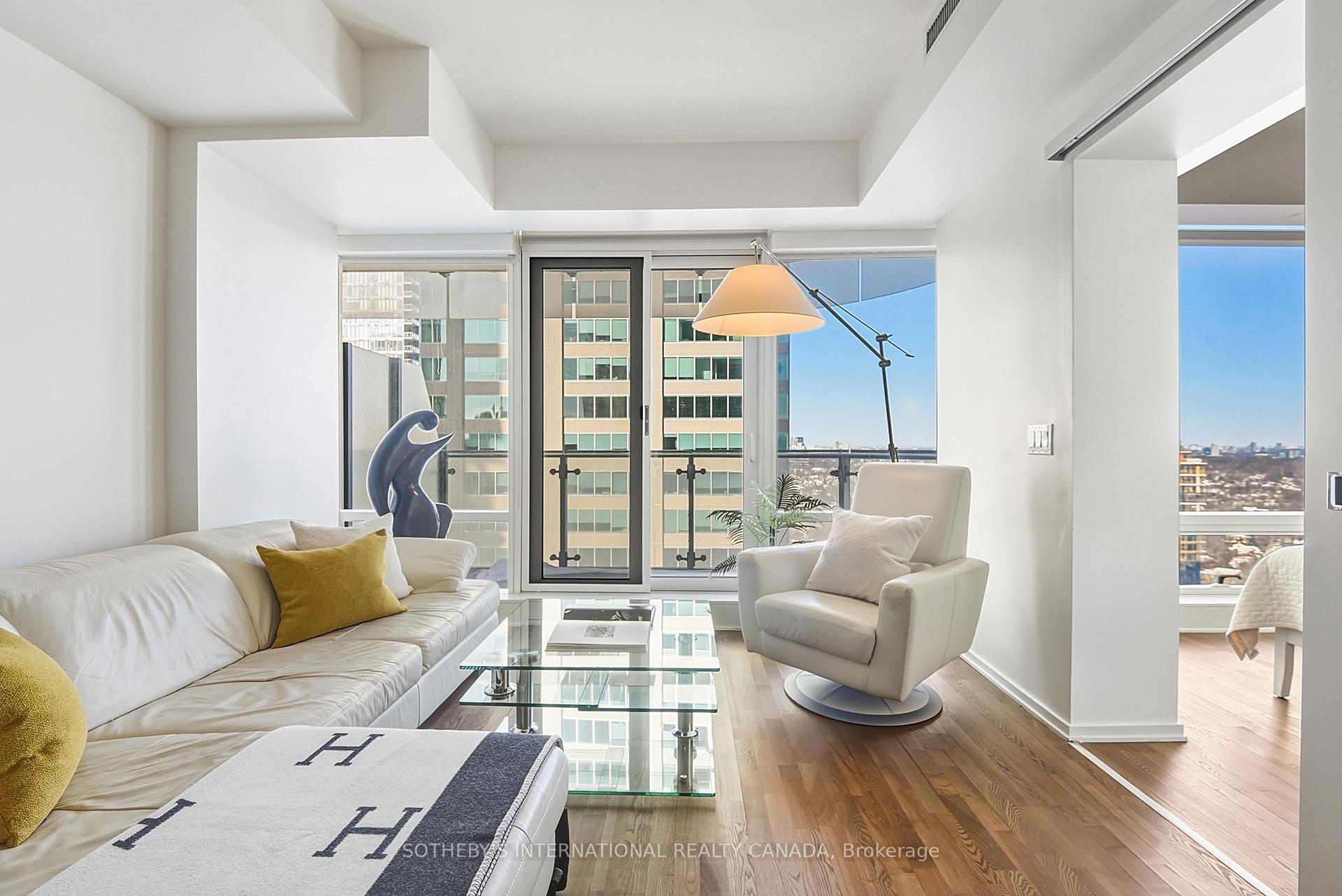 1 Bloor Street E 2712