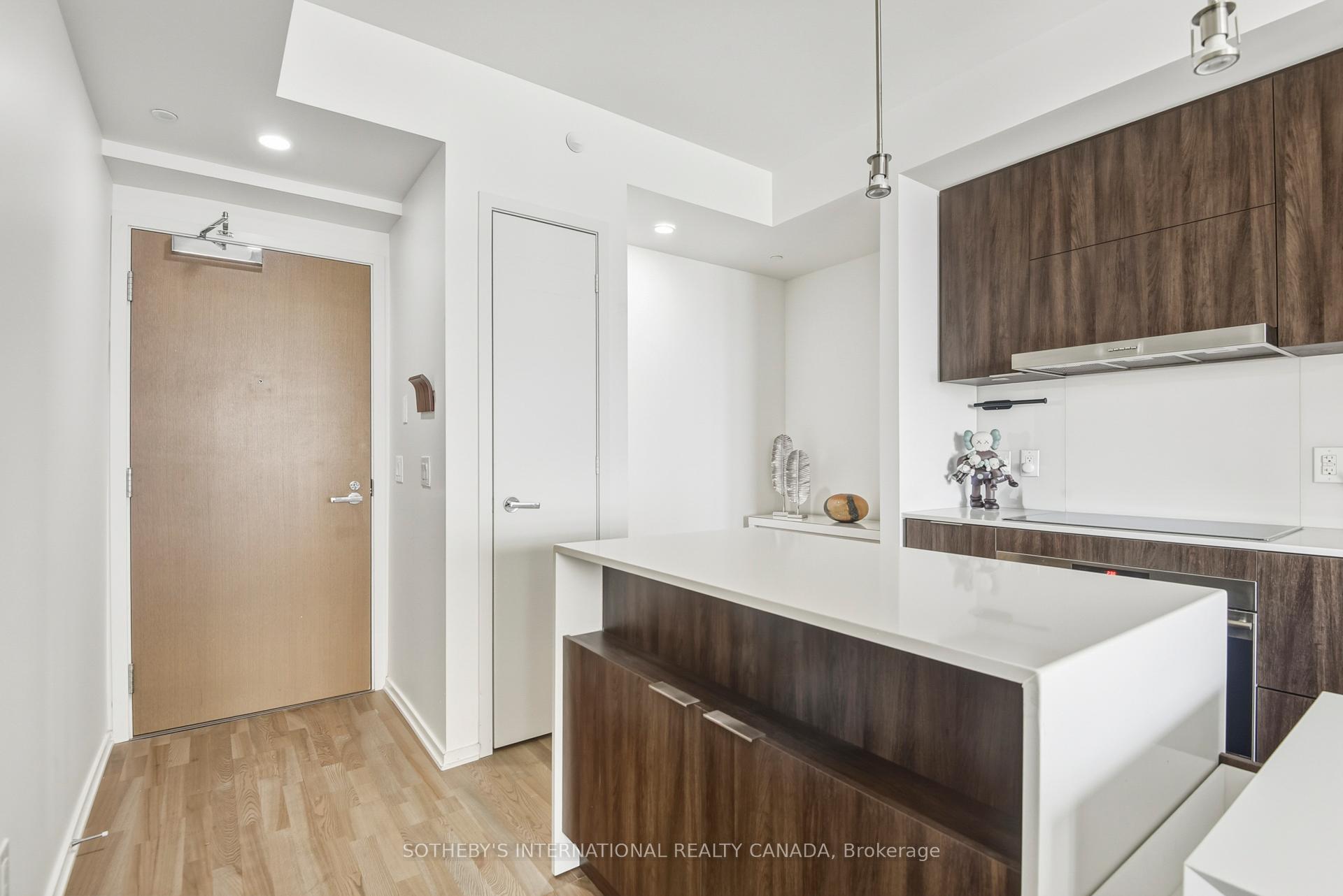 1 Bloor Street E 2712