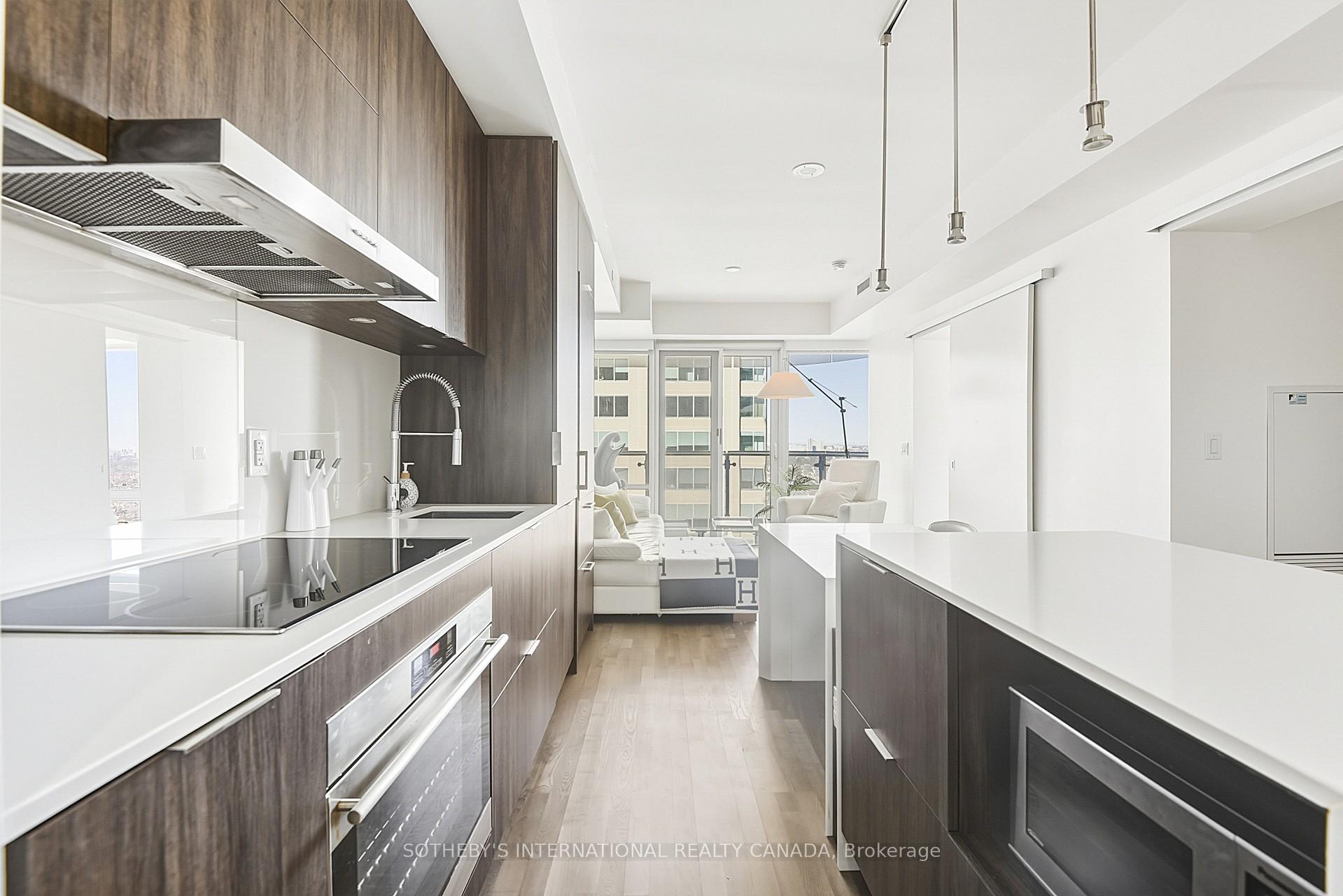 1 Bloor Street E 2712