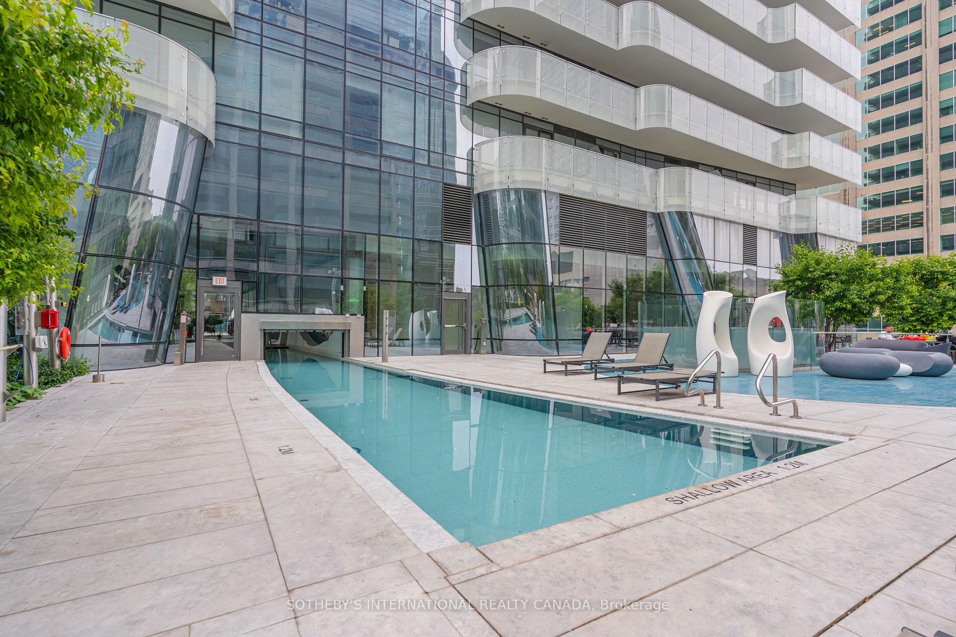 1 Bloor Street E 2712