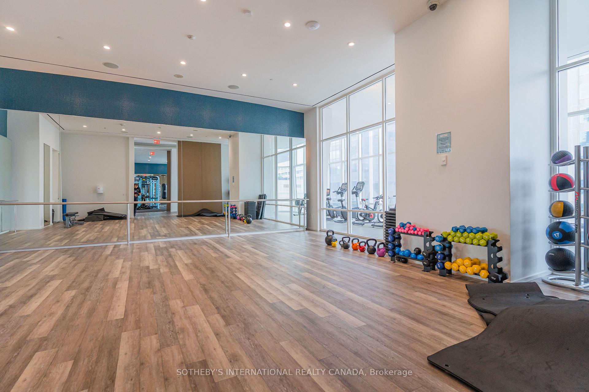 1 Bloor Street E 2712