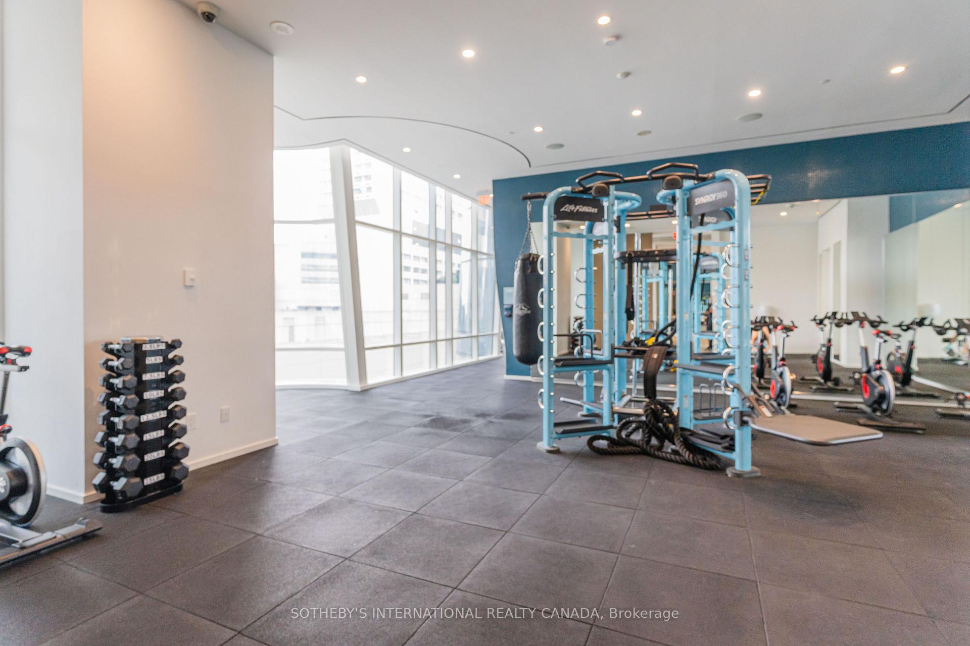 1 Bloor Street E 2712