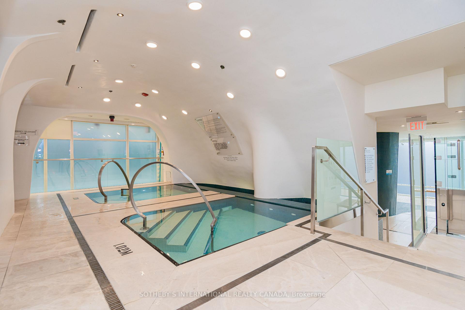 1 Bloor Street E 2712