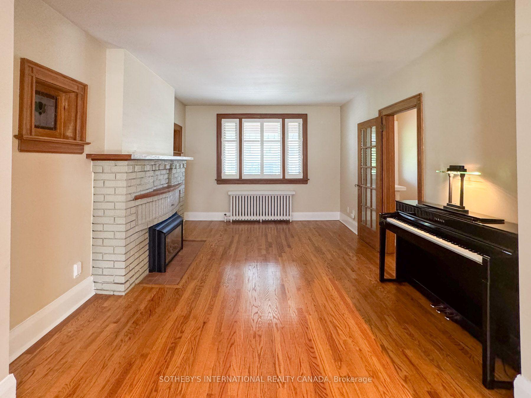 48 Lawrence Avenue W