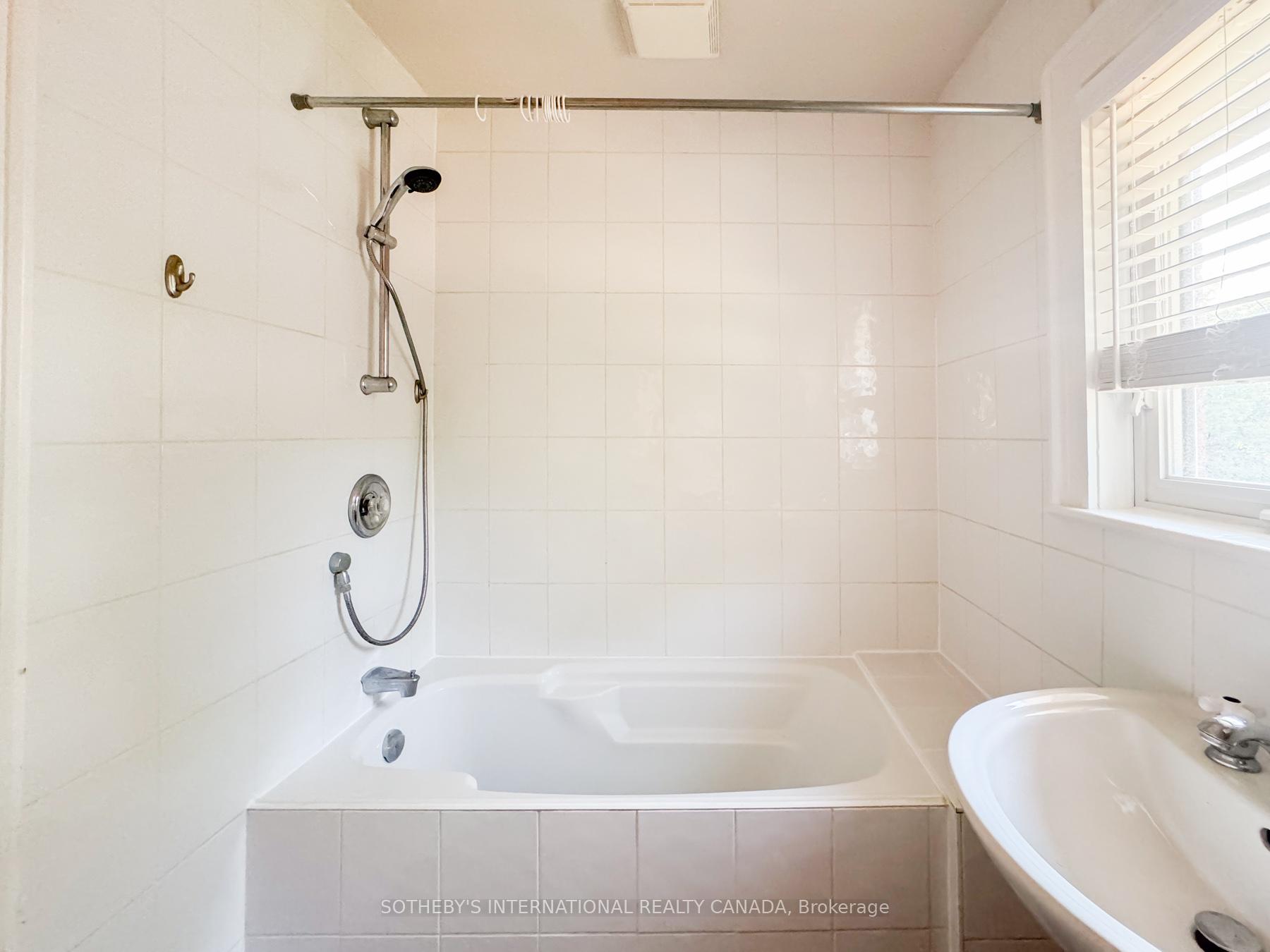 48 Lawrence Avenue W