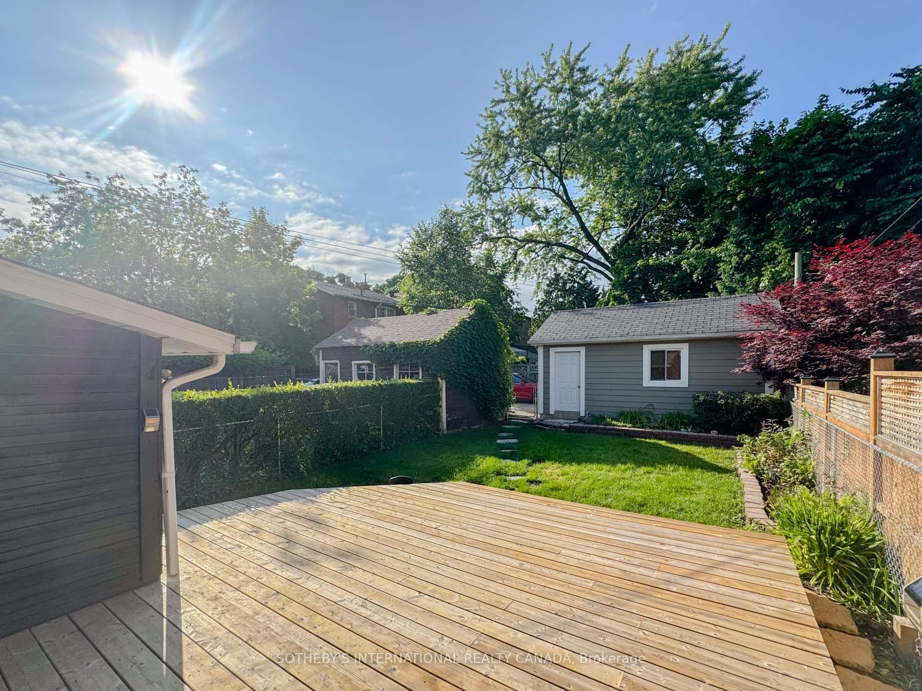 48 Lawrence Avenue W