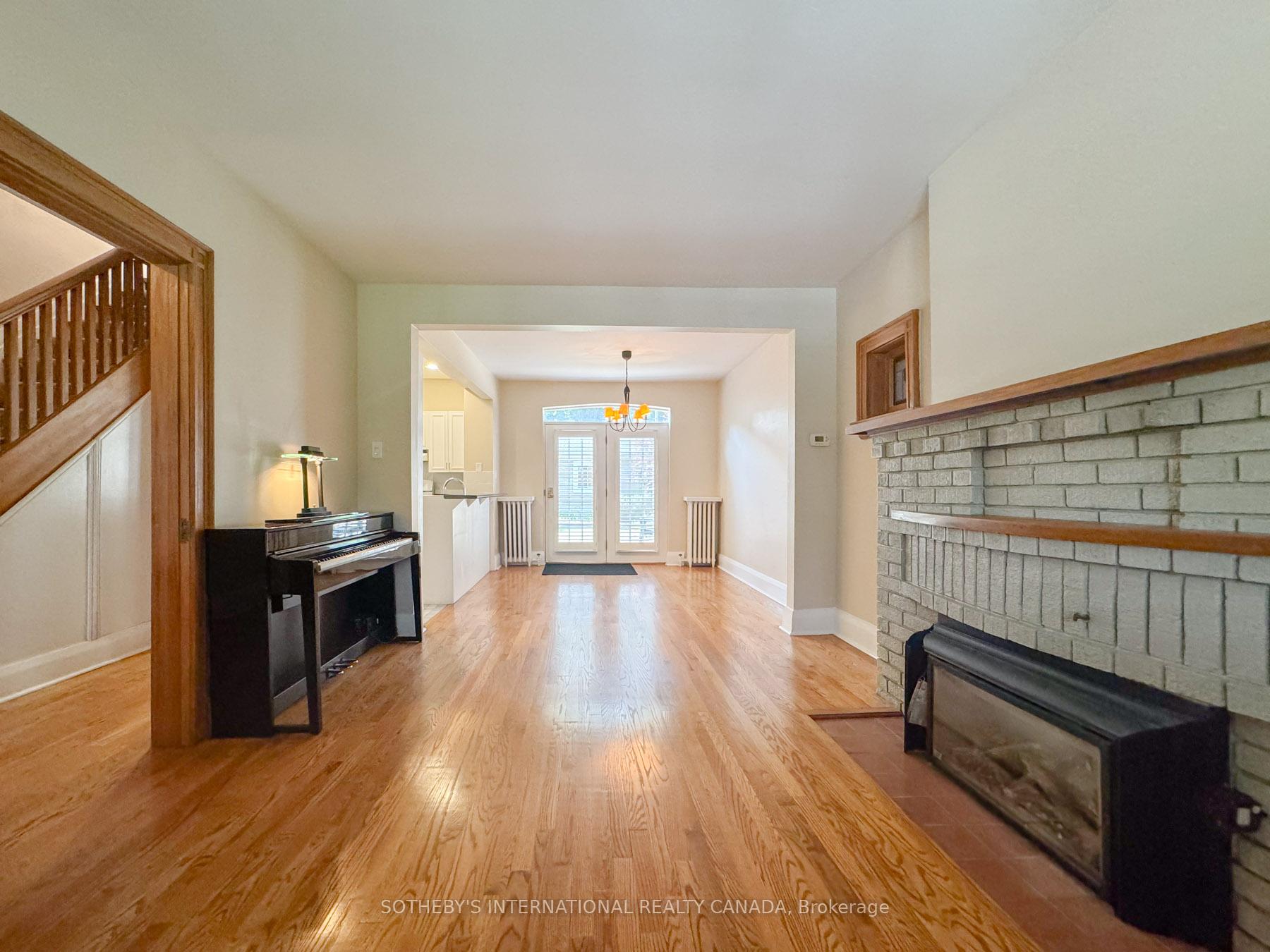 48 Lawrence Avenue W