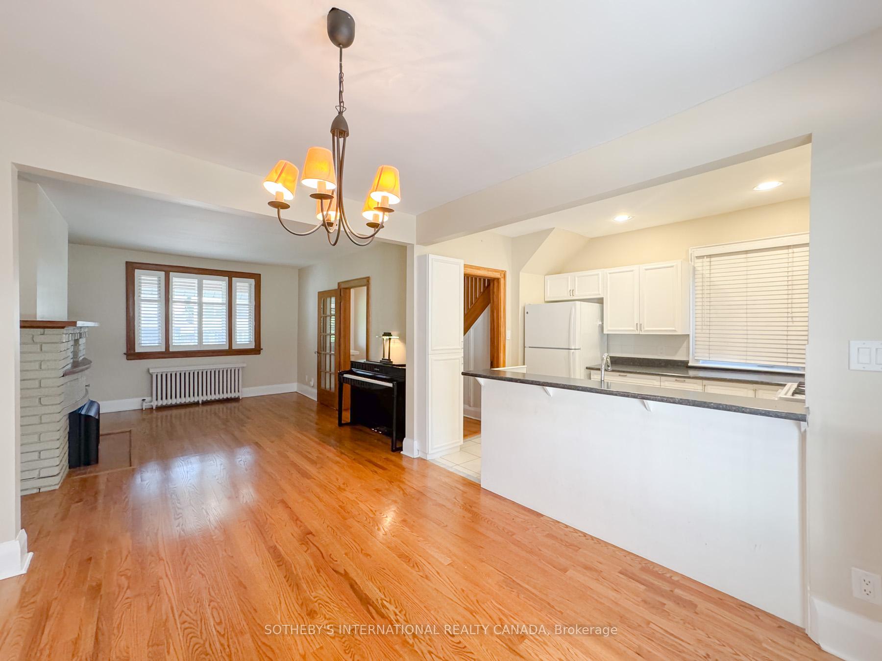 48 Lawrence Avenue W