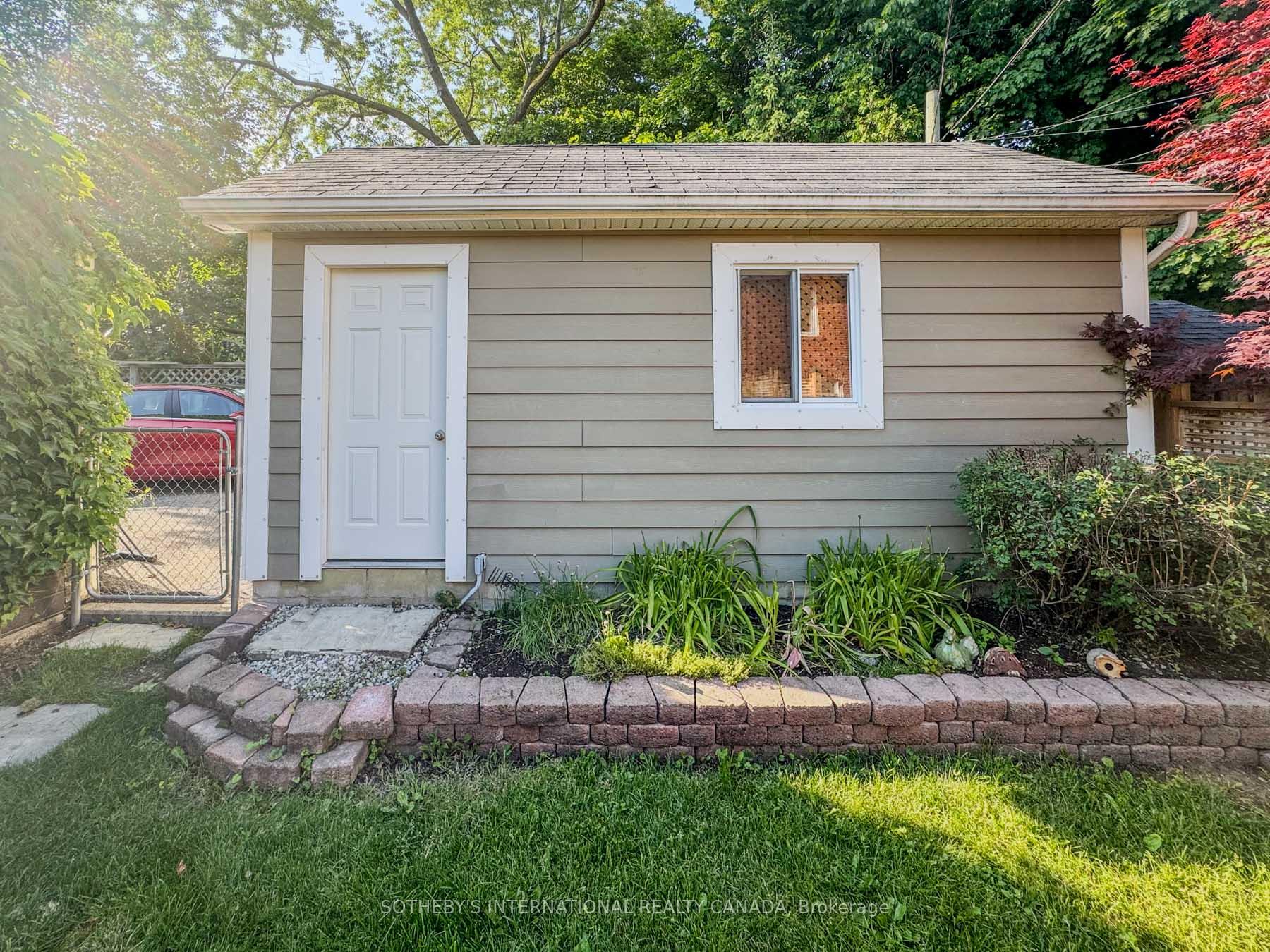 48 Lawrence Avenue W