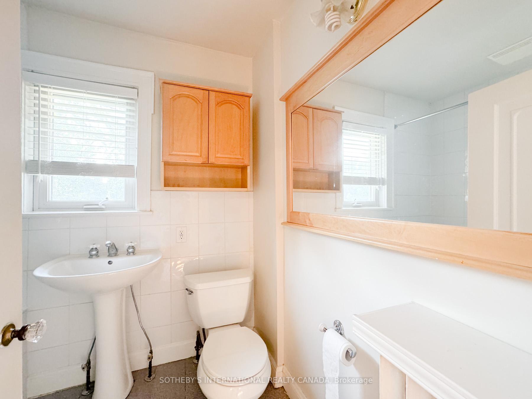 48 Lawrence Avenue W