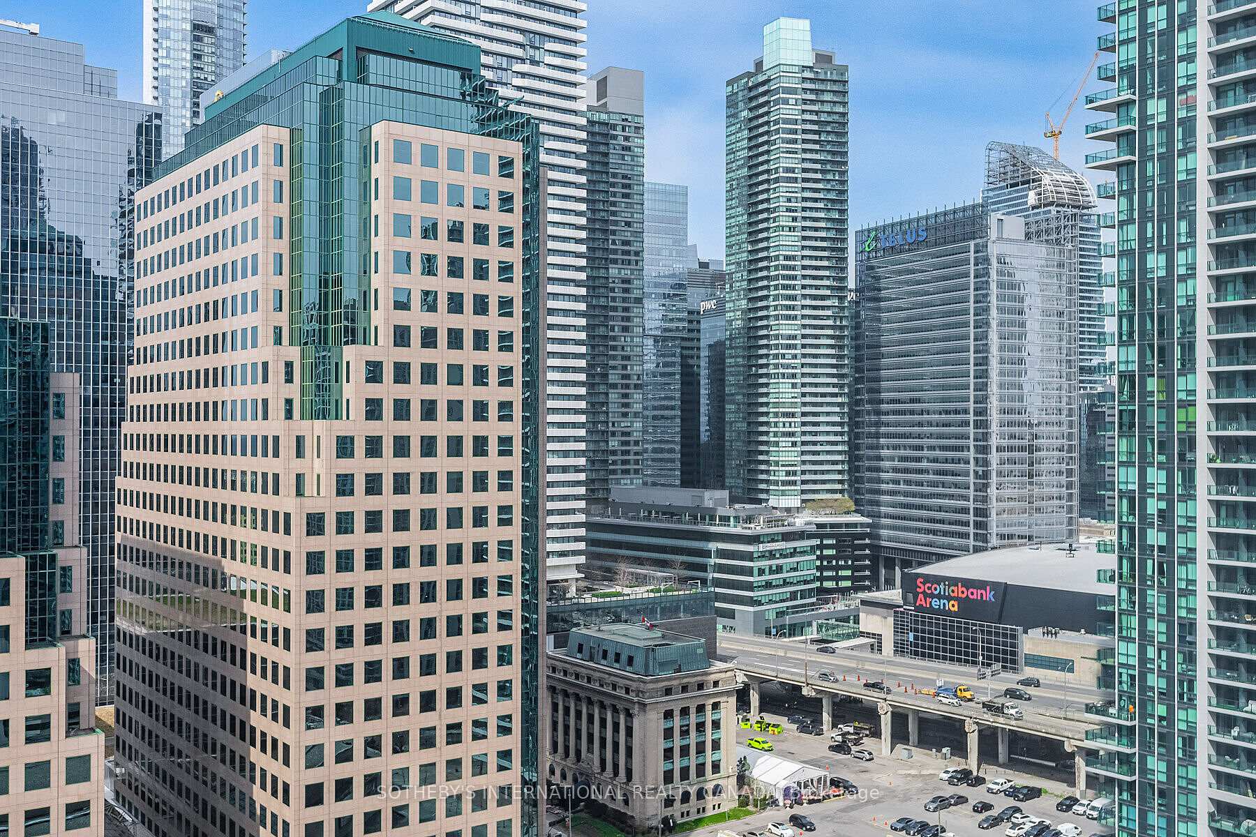 10 Queens Quay W 2305