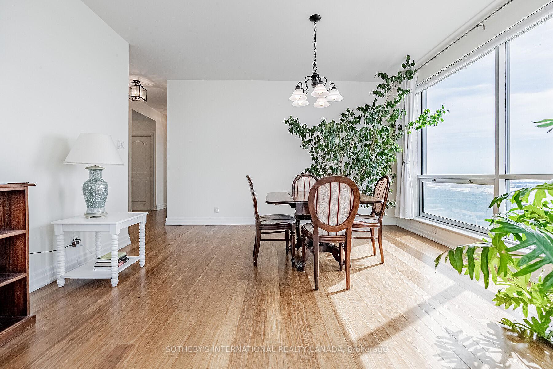10 Queens Quay W 2305