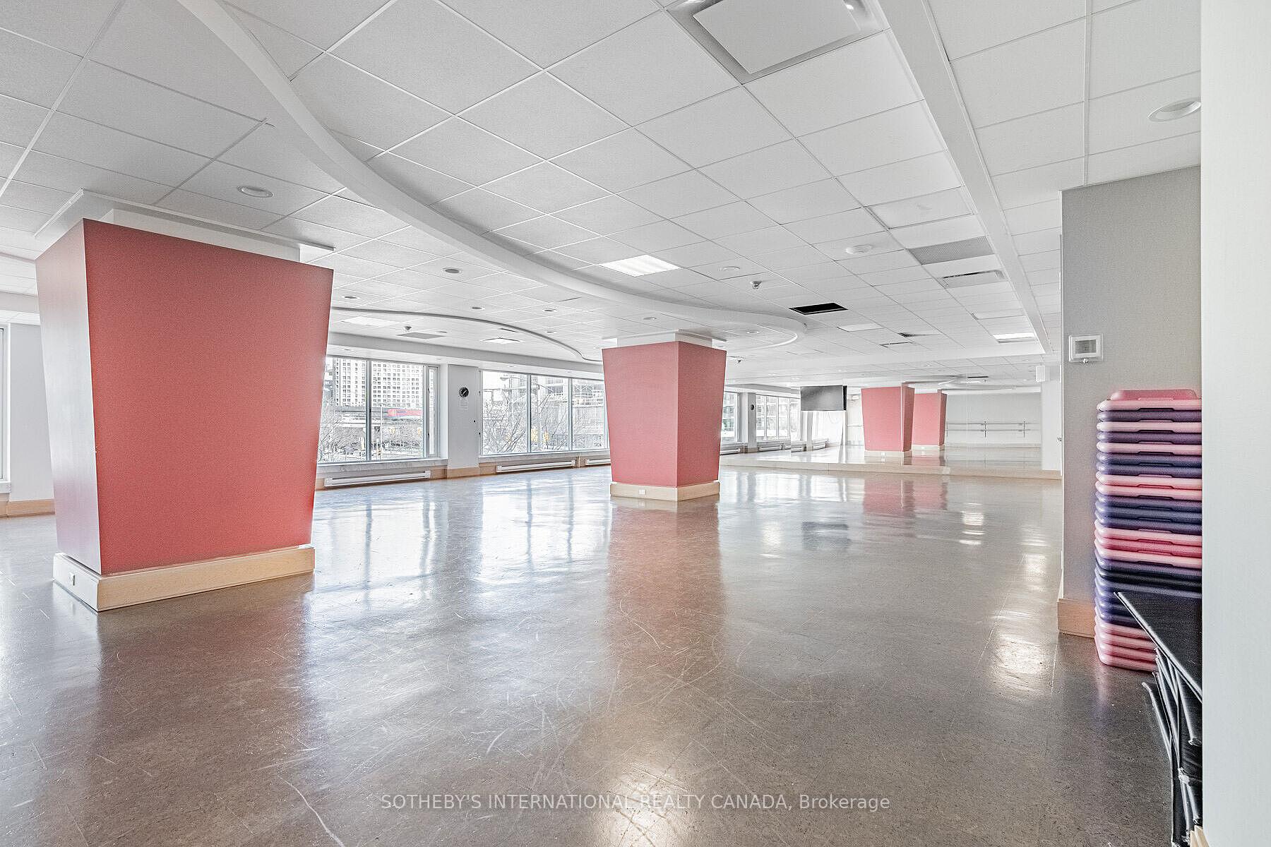 10 Queens Quay W 2305