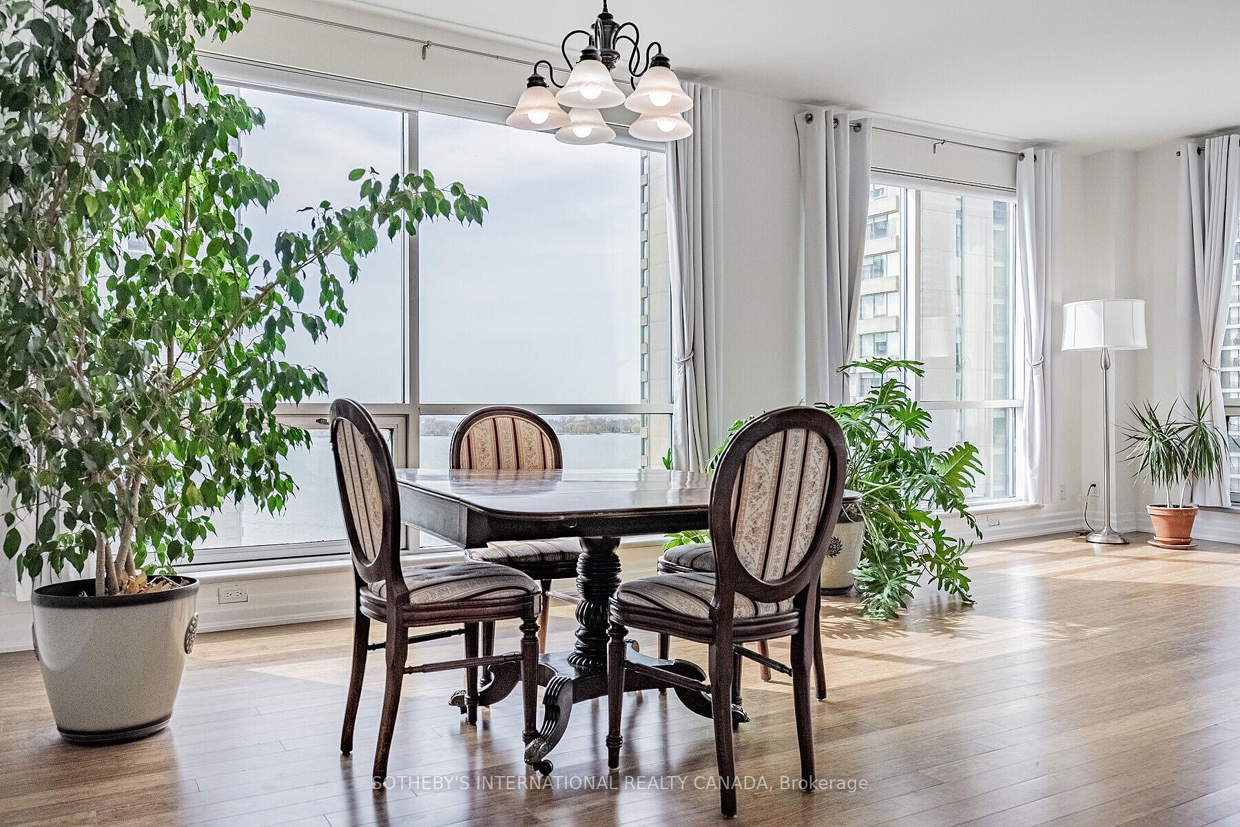 10 Queens Quay W 2305