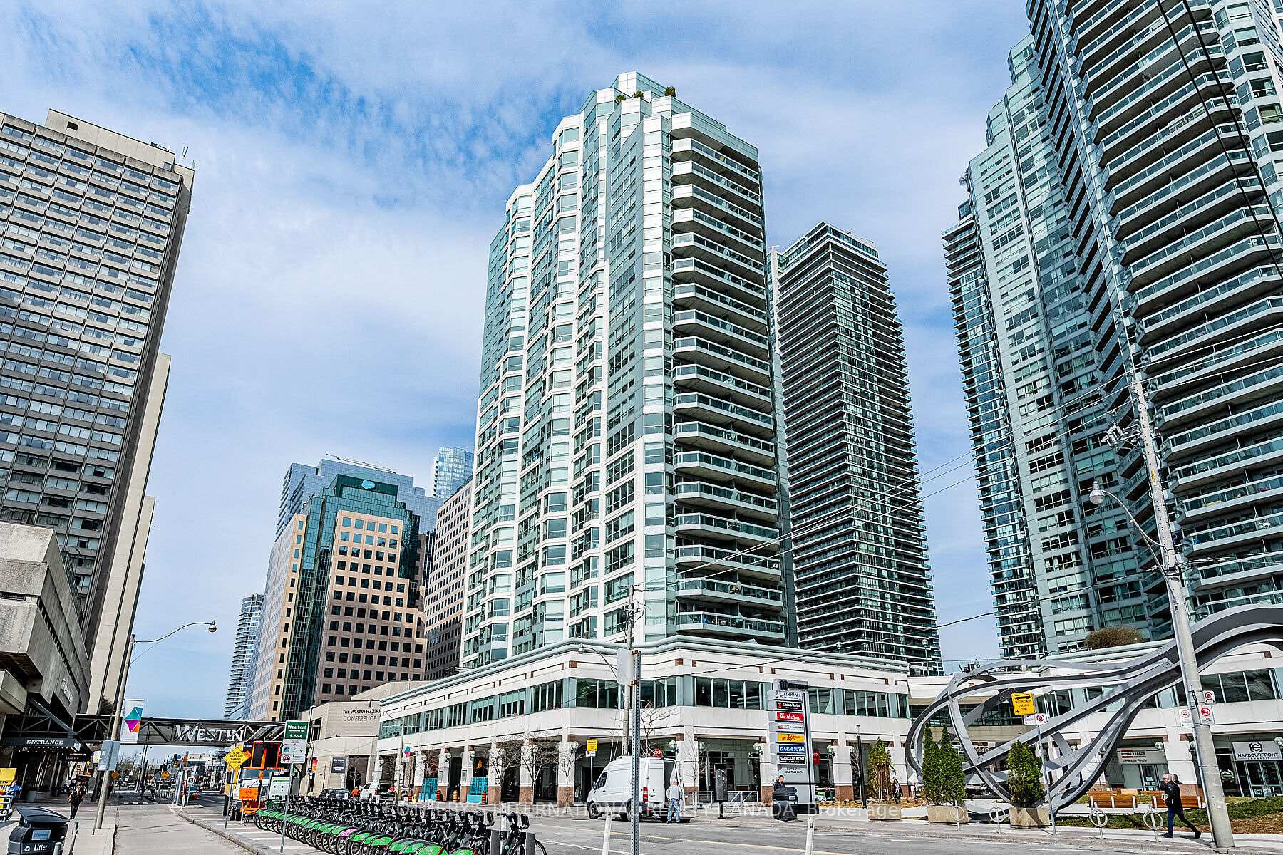 10 Queens Quay W 2305