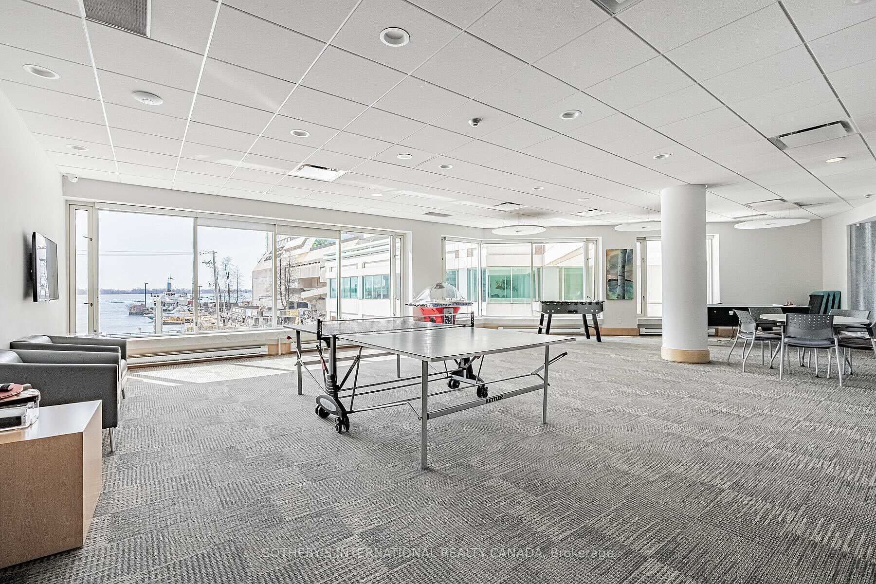 10 Queens Quay W 2305