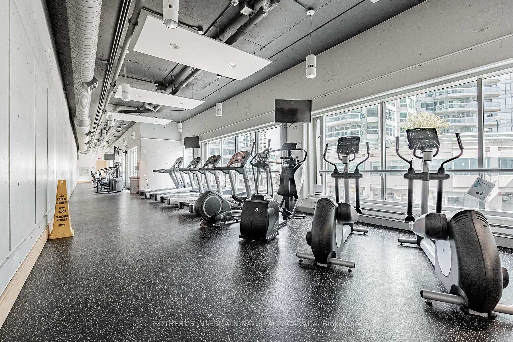 10 Queens Quay W 2305