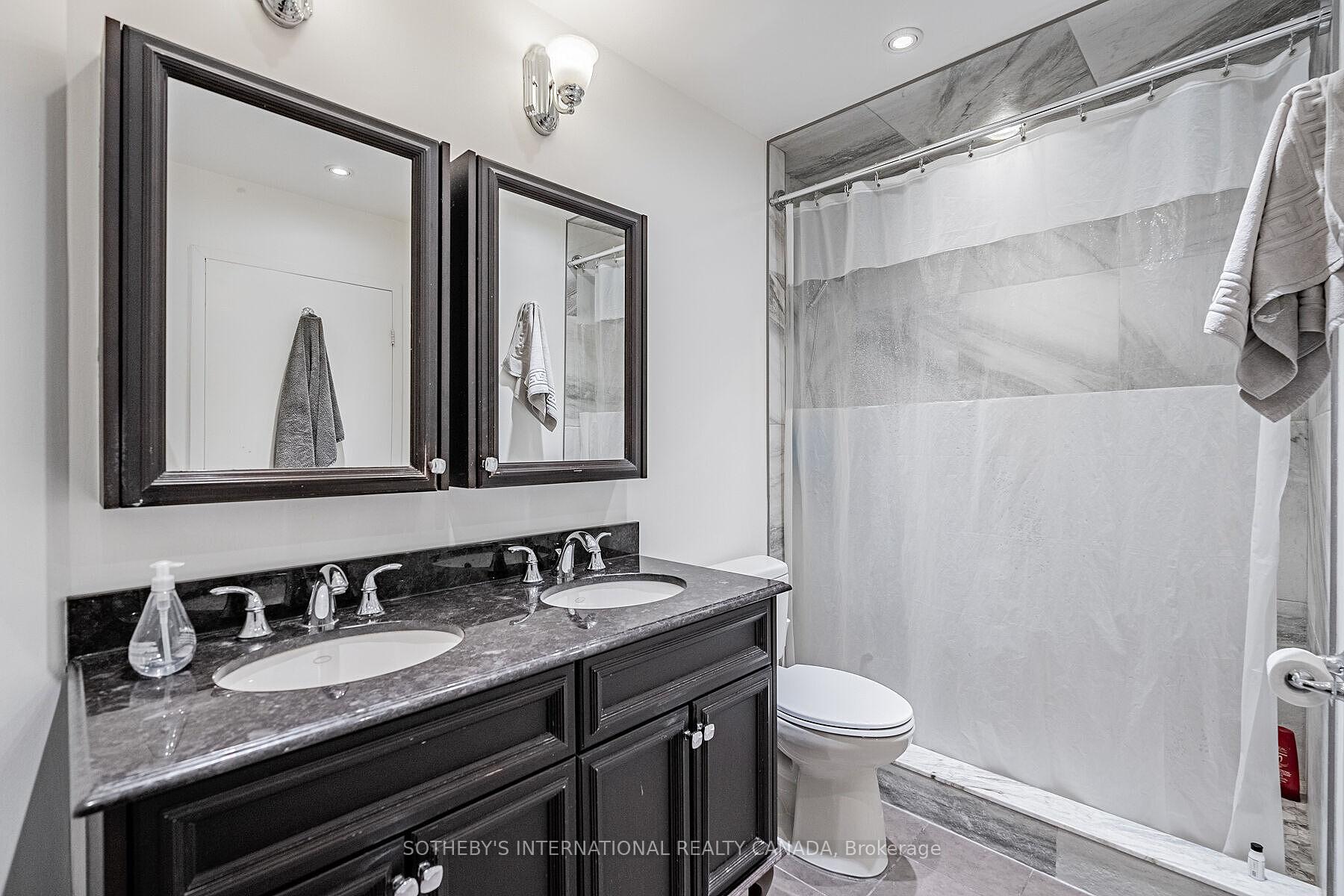 10 Queens Quay W 2305