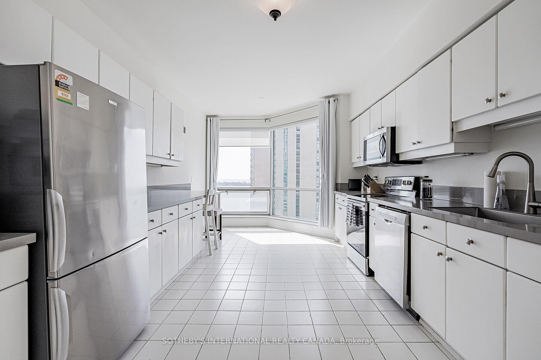 10 Queens Quay W 2305
