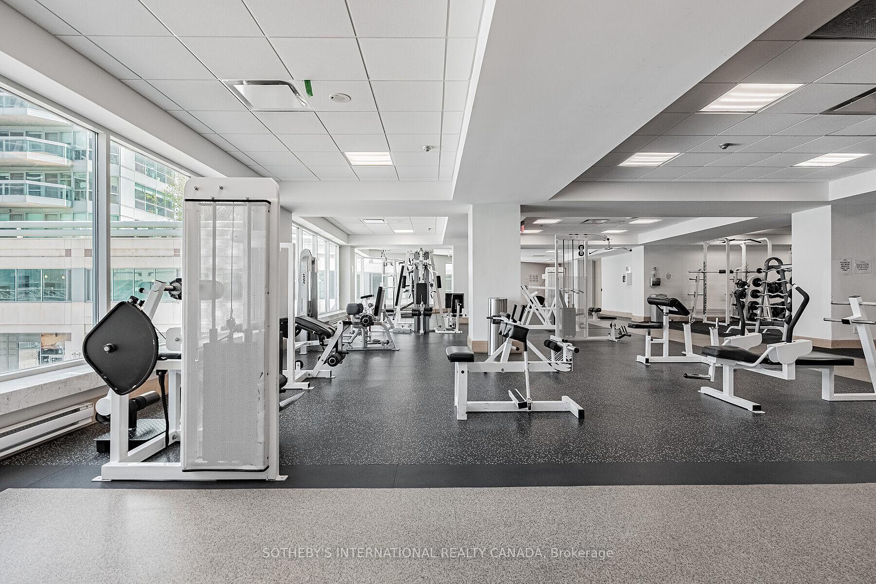 10 Queens Quay W 2305