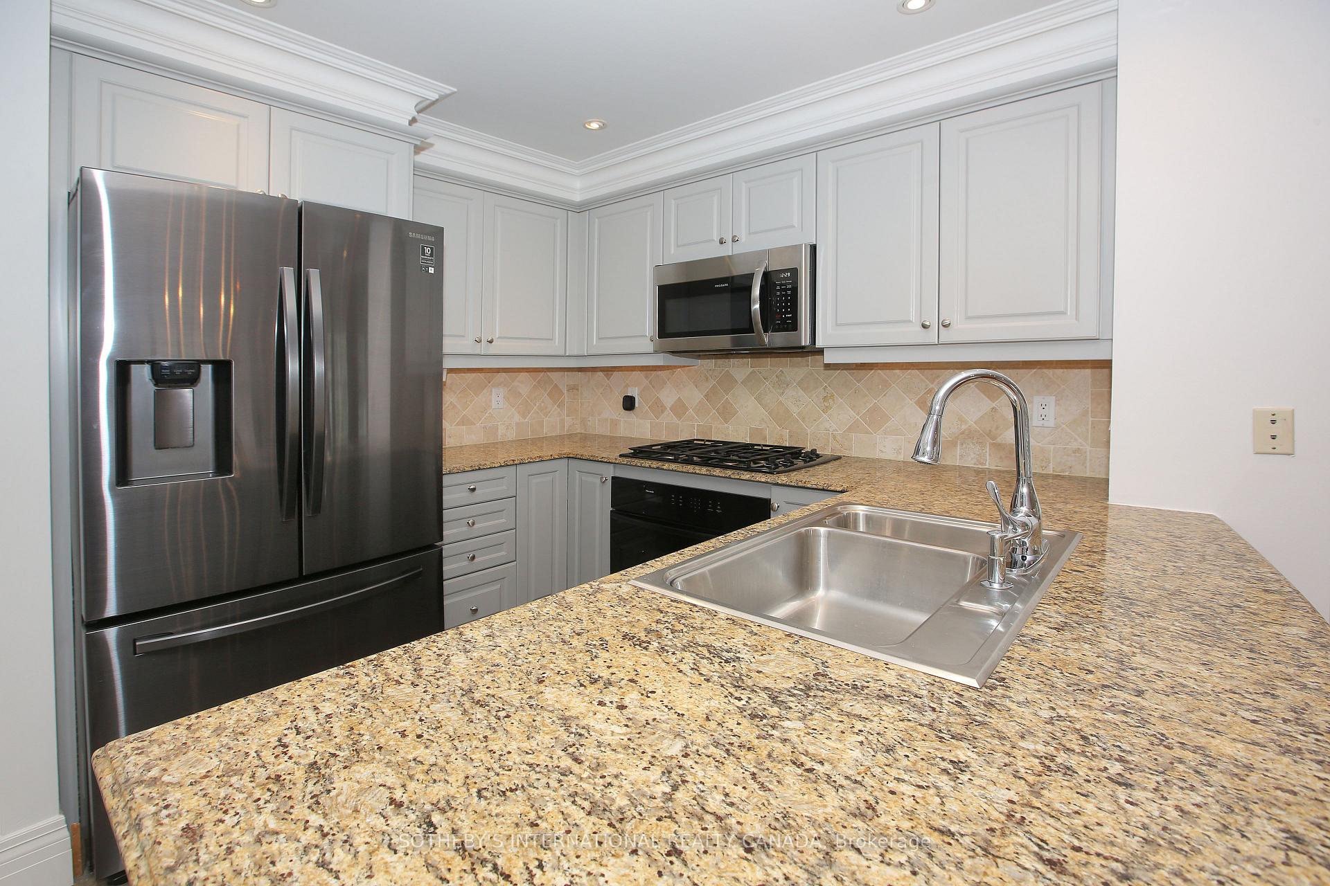 33 Delisle Avenue 809