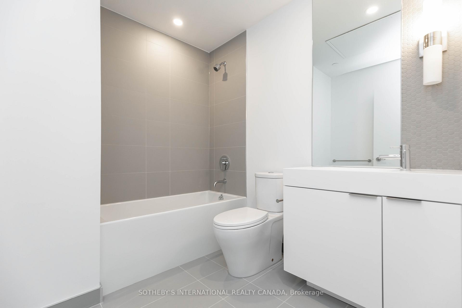 33 Helendale Avenue 403