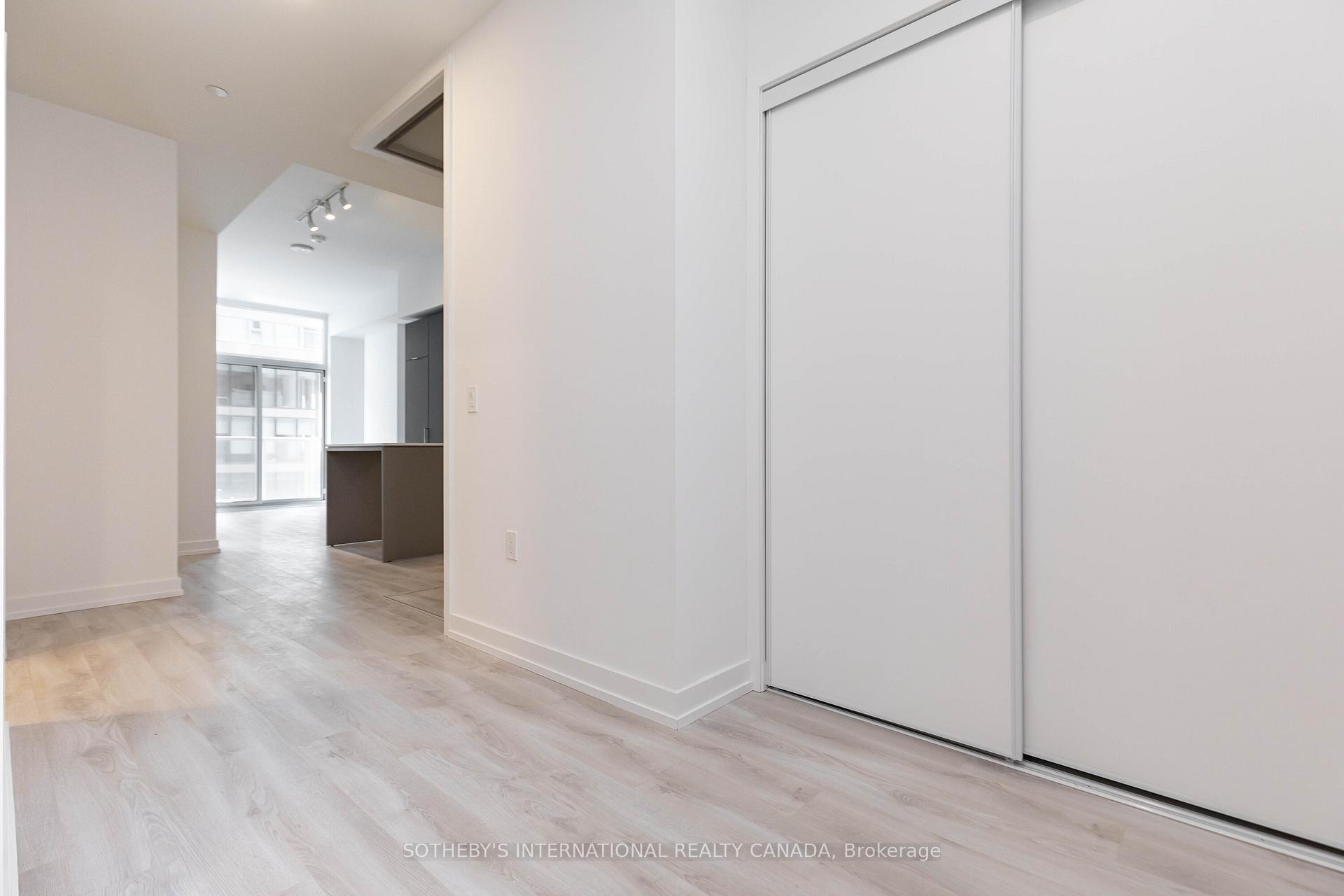33 Helendale Avenue 403