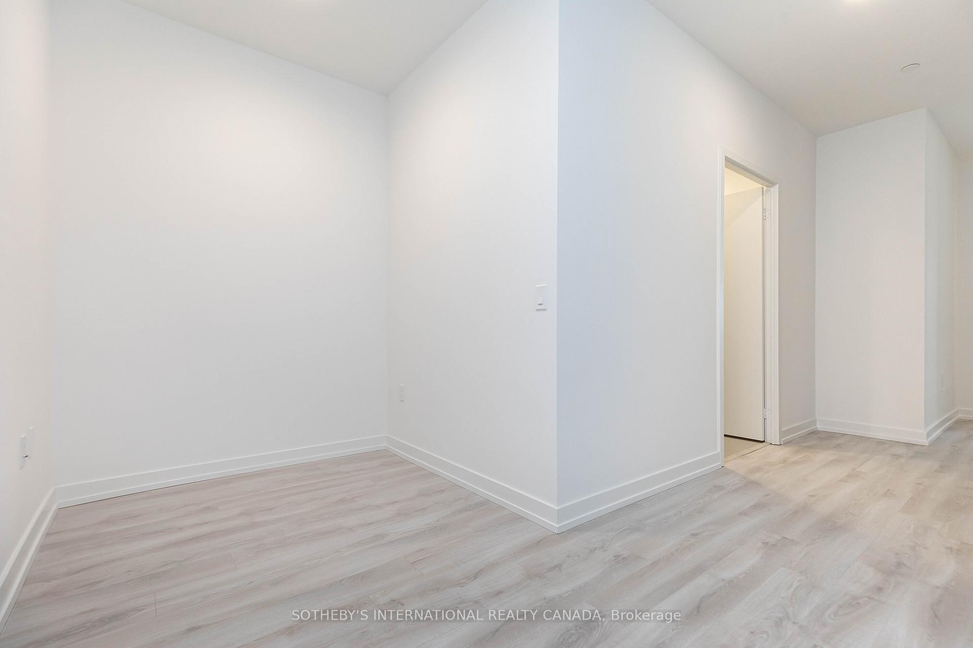 33 Helendale Avenue 403