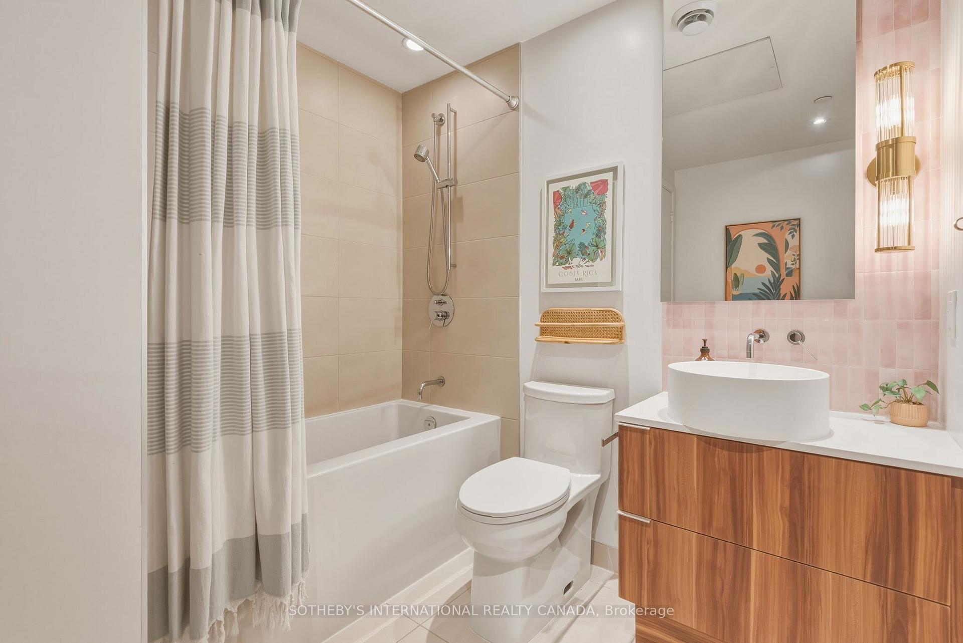 185 Roehampton Avenue 1101